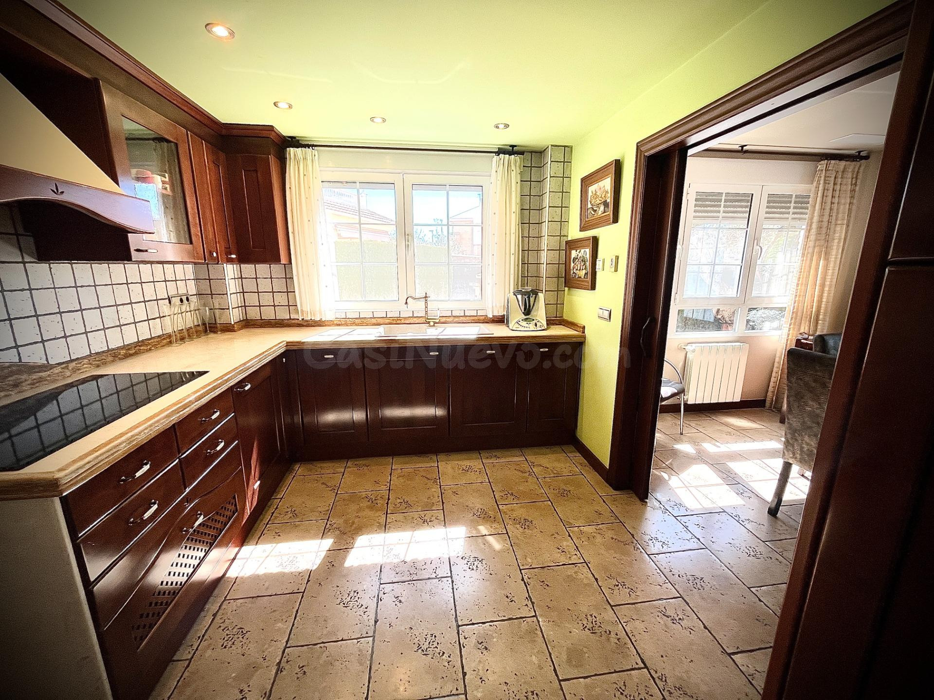 Chalet independiente con piscina, próximo ciudad vergel - foto 4