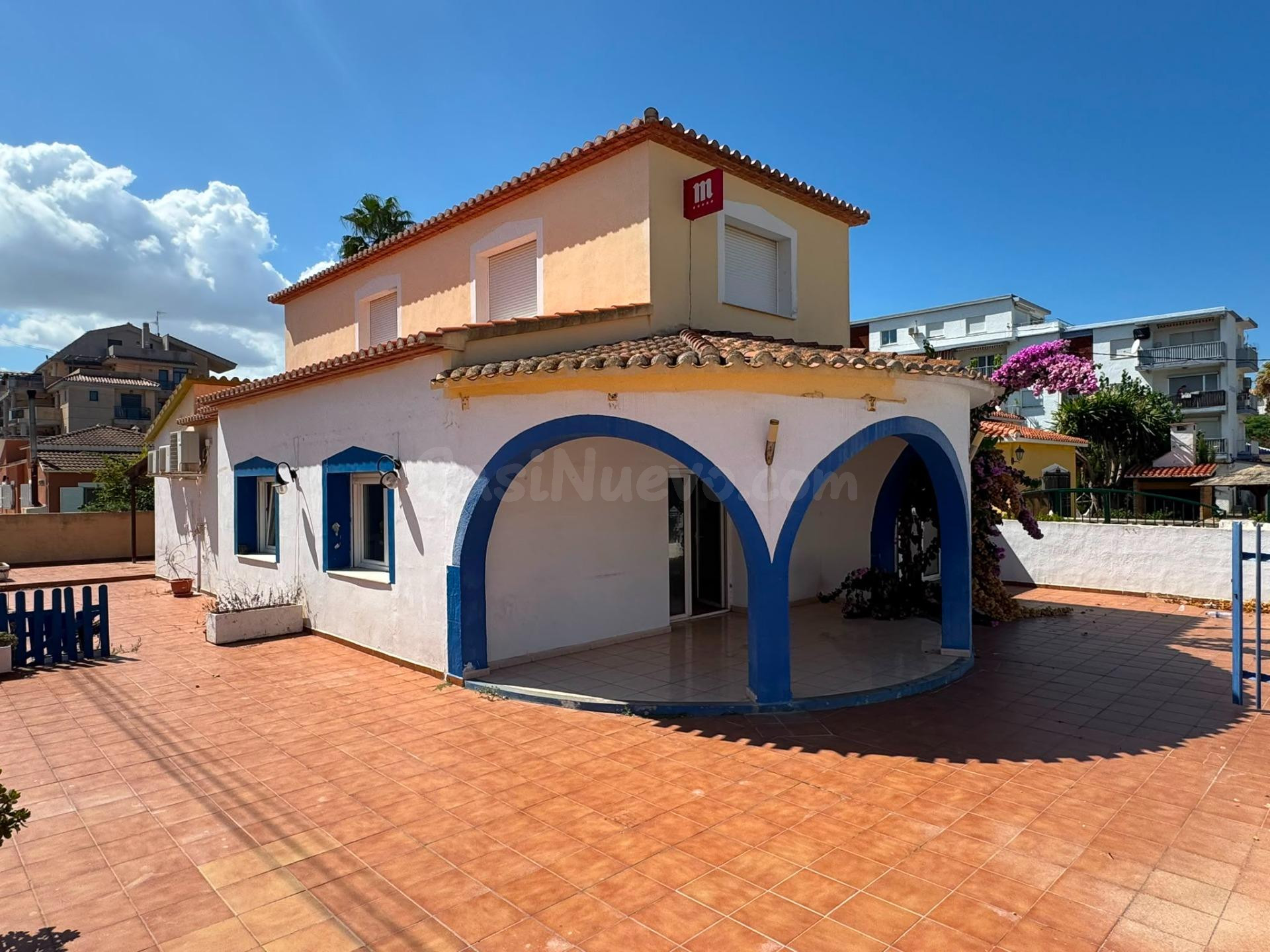 Chalet-vivienda con antigua licencia de restaurante a 50 met