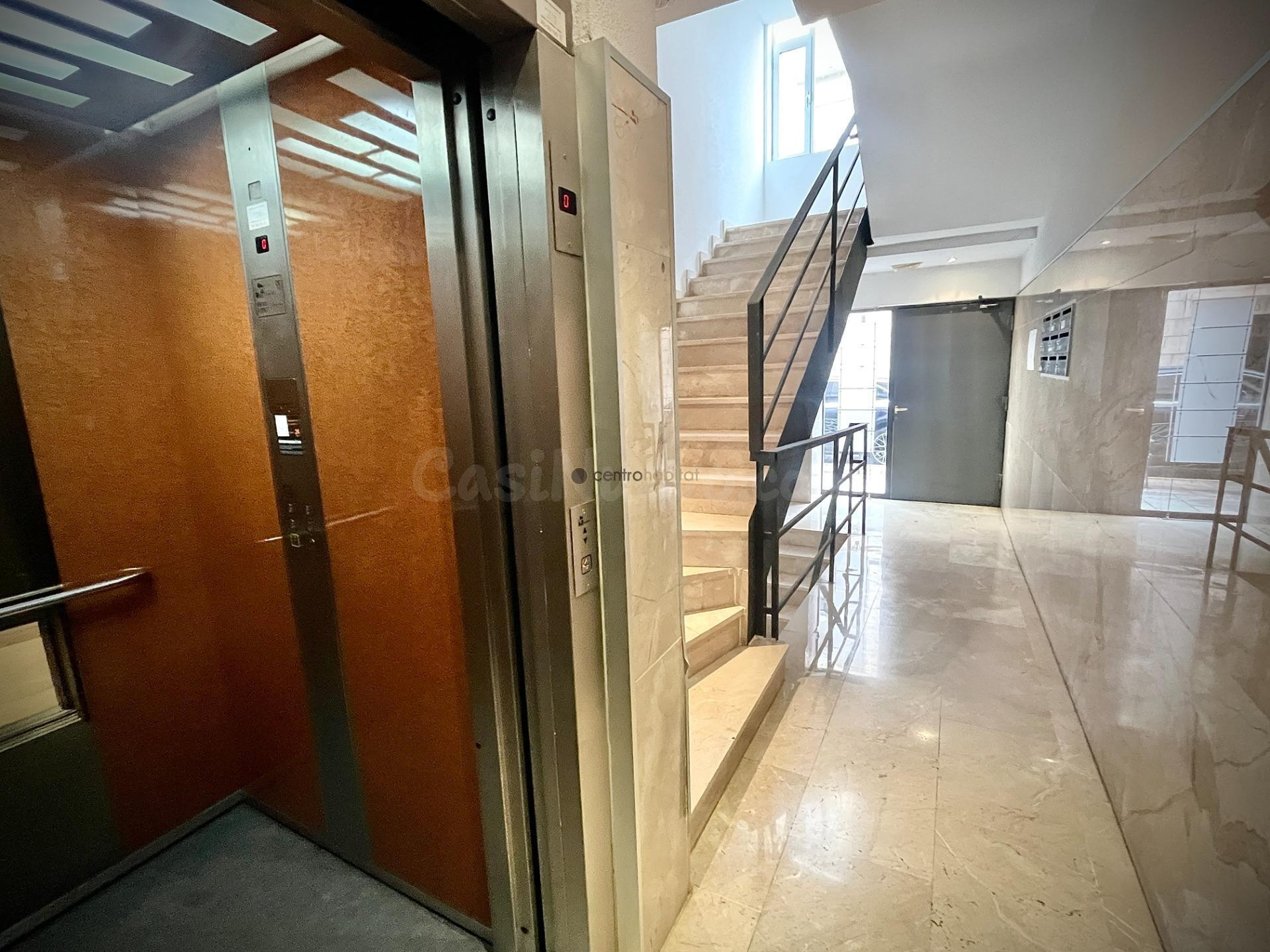 Oficina con garaje zona del ayuntamiento - foto 2