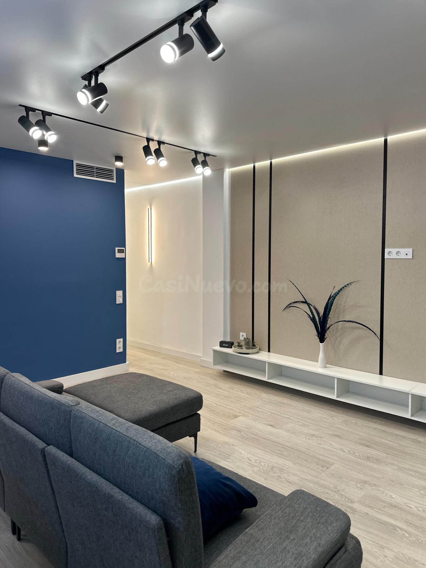 Apartamento totalmente reformado a tan solo 50 metros de la  - foto 2