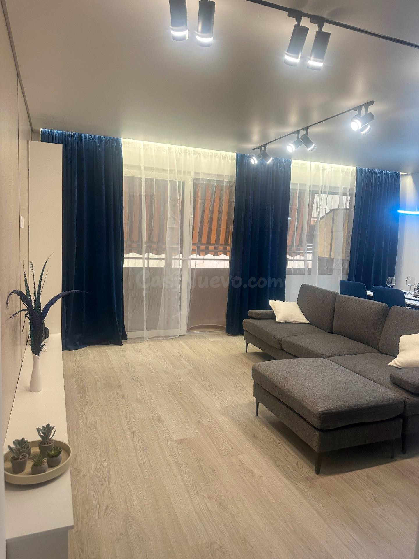 Apartamento totalmente reformado a tan solo 50 metros de la  - foto 3