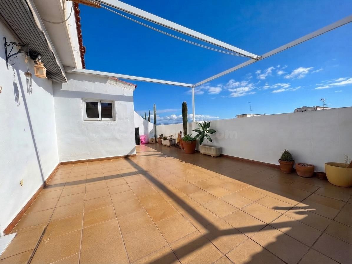 Ático tríplex con dos amplias terrazas y vistas al Montgó - foto 4