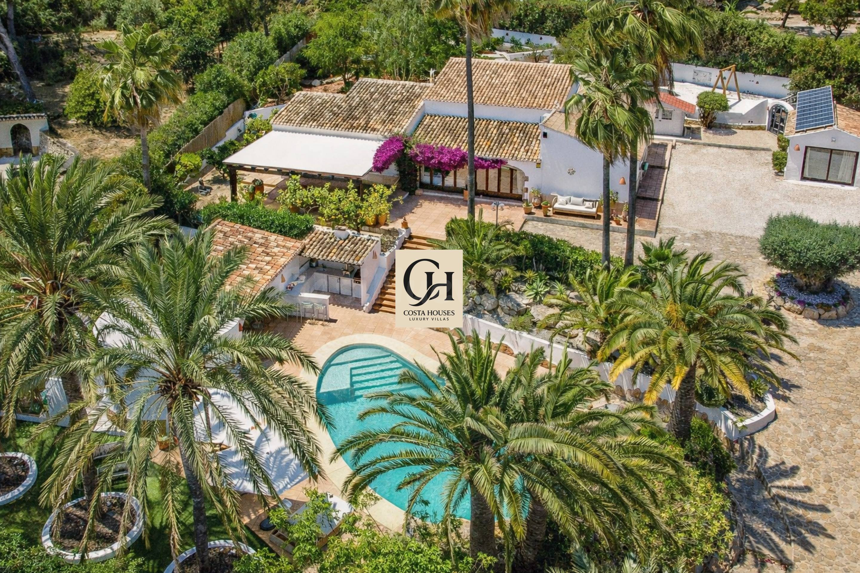 VILLA SERENA · JARDÍN MEDITERRÁNEO, PRIVACIDAD Y ESTILO DE V