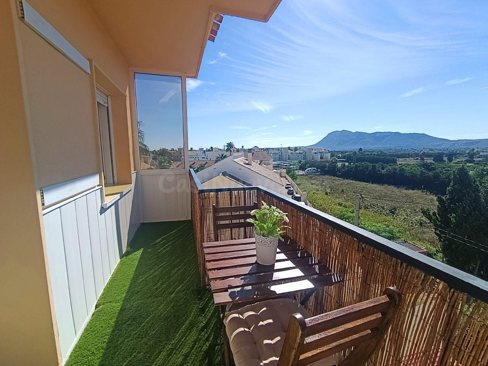 Apartamento en alquiler anual en las marinas con vistas al m