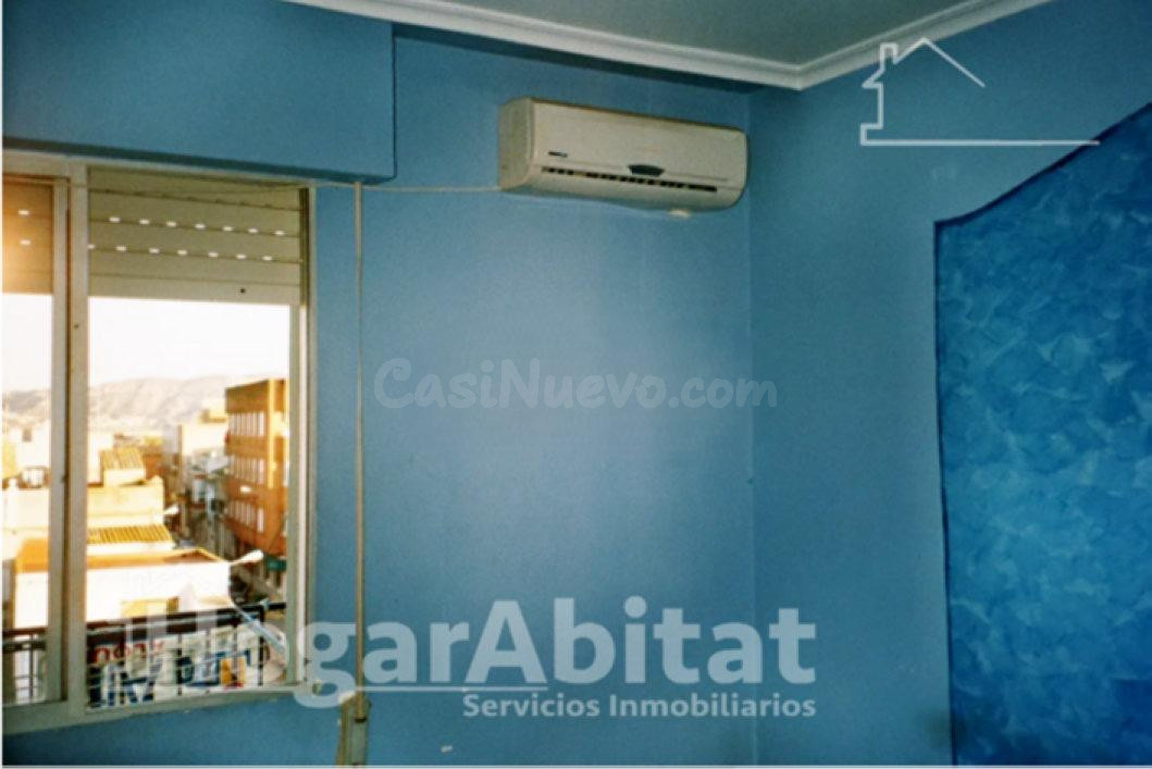 ¡EN PLENO CENTRO! AMPLIO Y LUMINOSO CON TERRAZA - foto 2