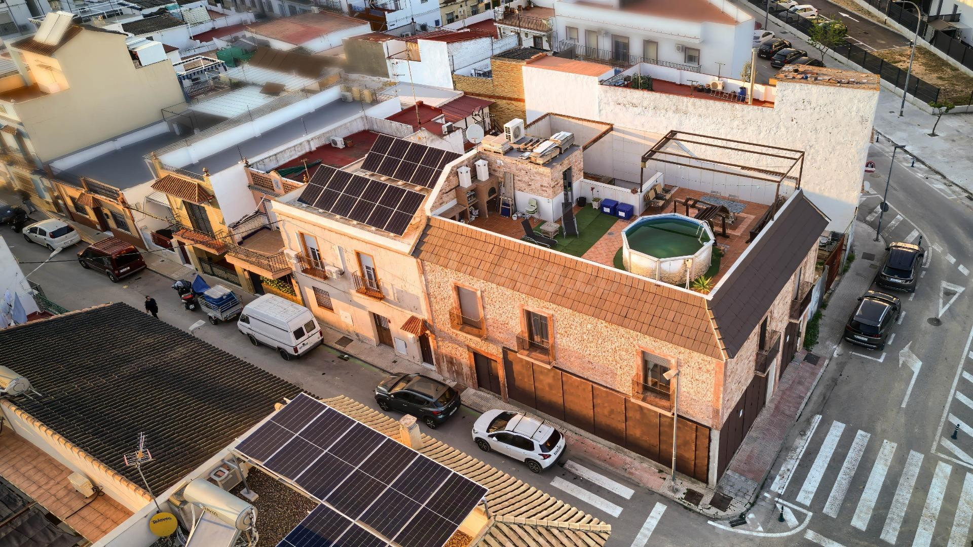 Propiedad singular en Camas: luz, espacio y rentabilidad en 