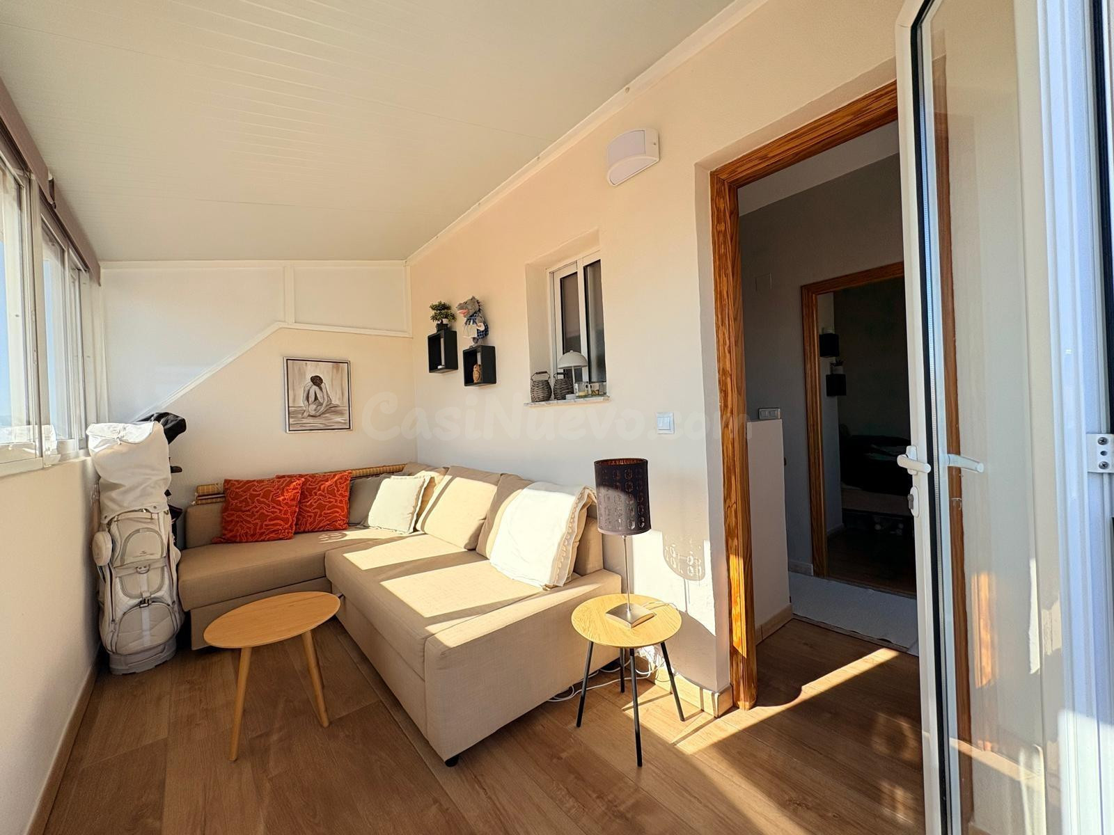 ELEGANTE DÚPLEX REFORMADO EN LOMAS DE CABO ROIG – DISEÑO, CO - foto 3