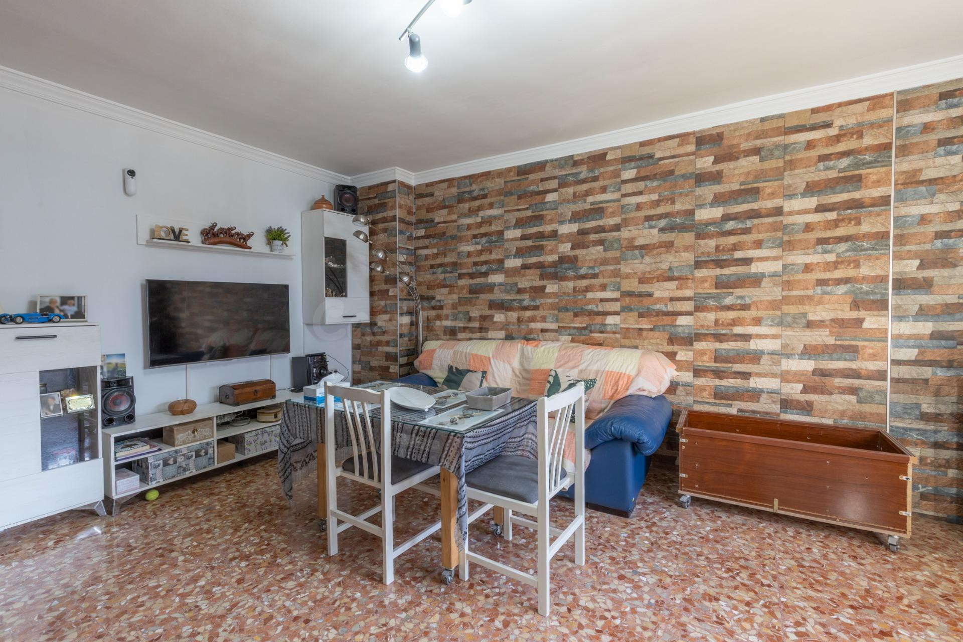 PRECIOSO ADOSADO CON PATIO, TERRAZA, COCHERA Y ESTUFA DE LEÑ - foto 5