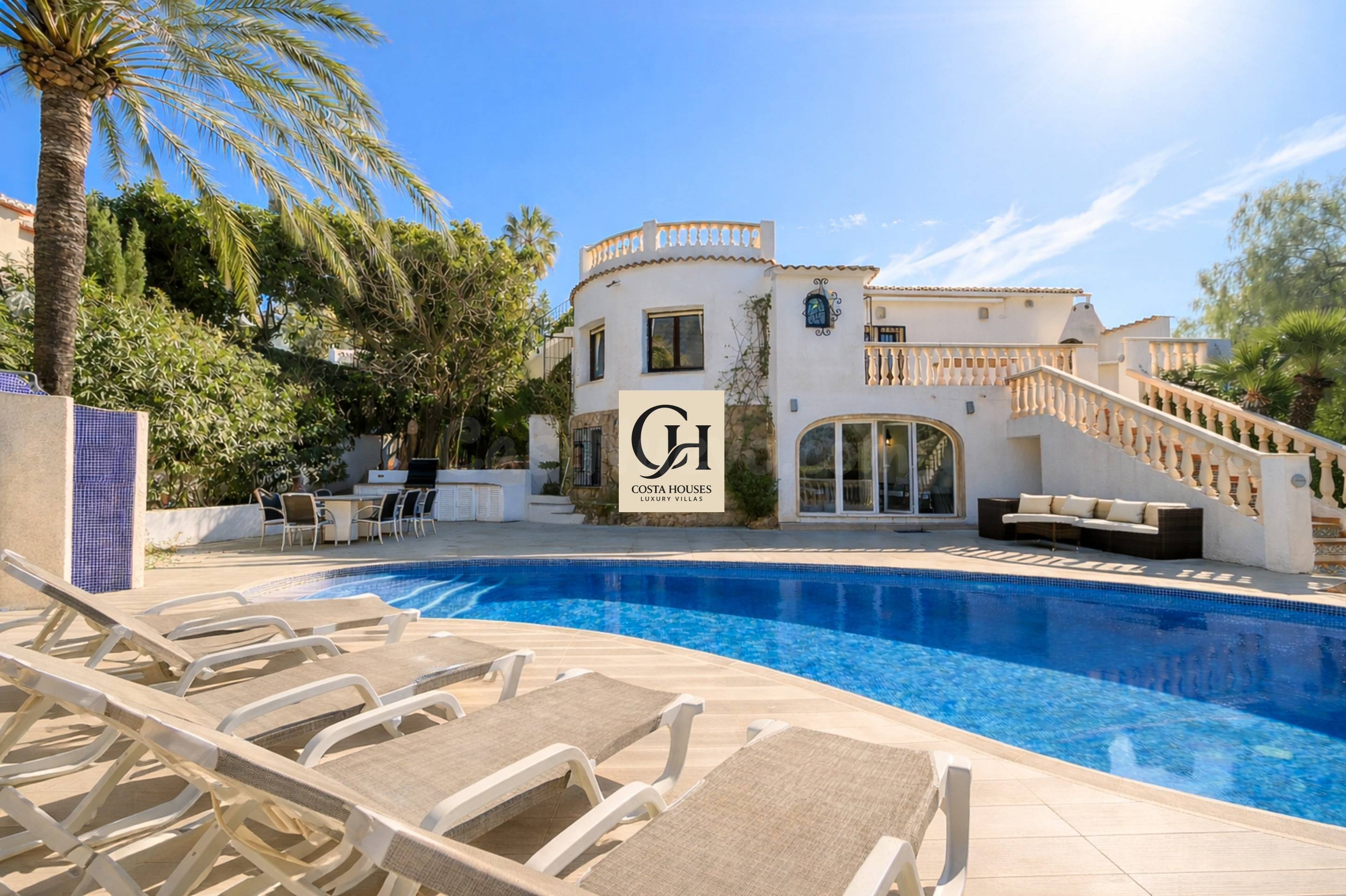 VILLA VERDIA · VILLA MEDITERRANEA DE 4 DORMITORIOS CON PISCI