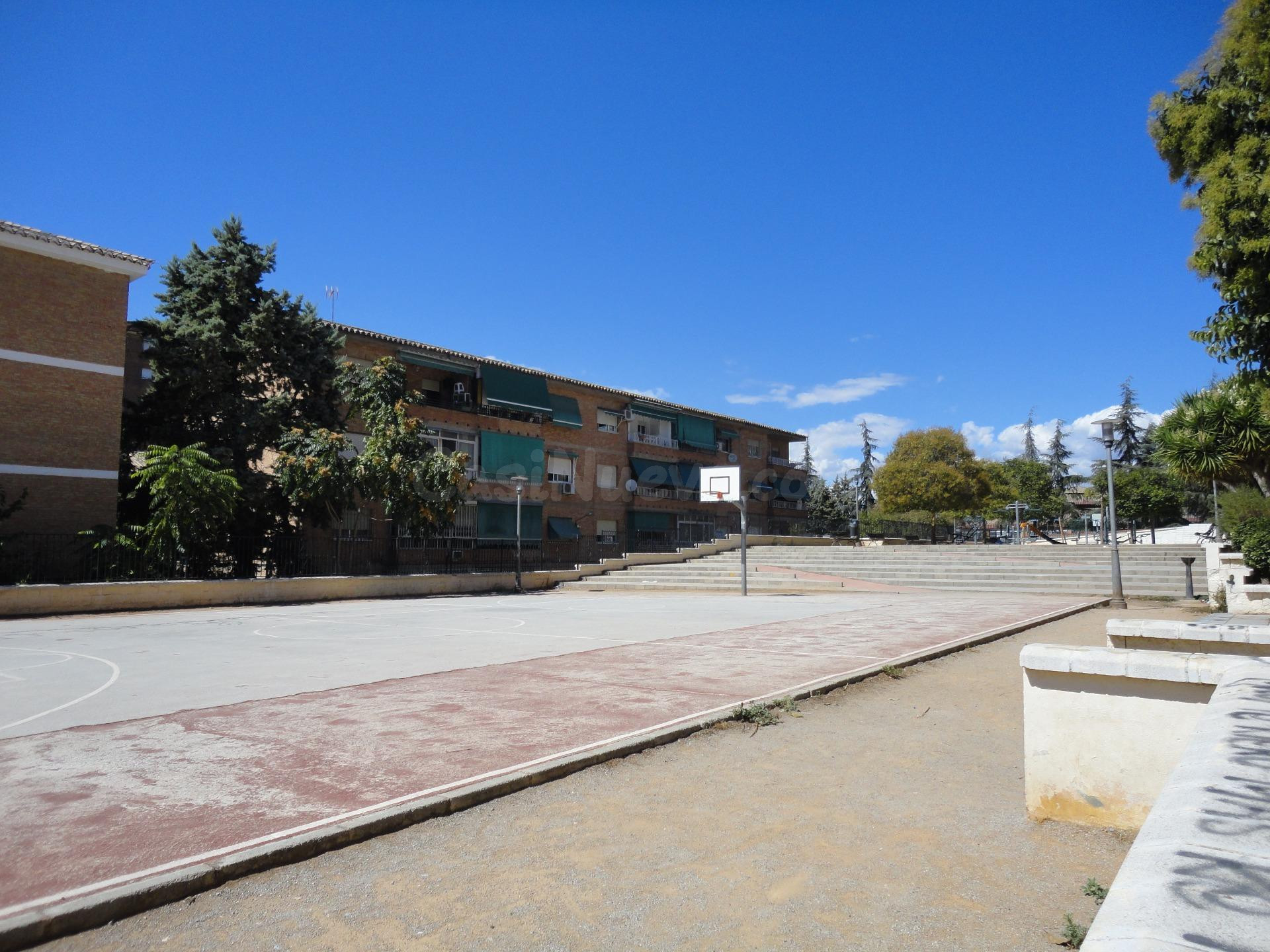 ATICO PARA 4 ESTUDIANTES , VISTAS PANORÁMICAS ZONA MUY TRANQ - foto 3