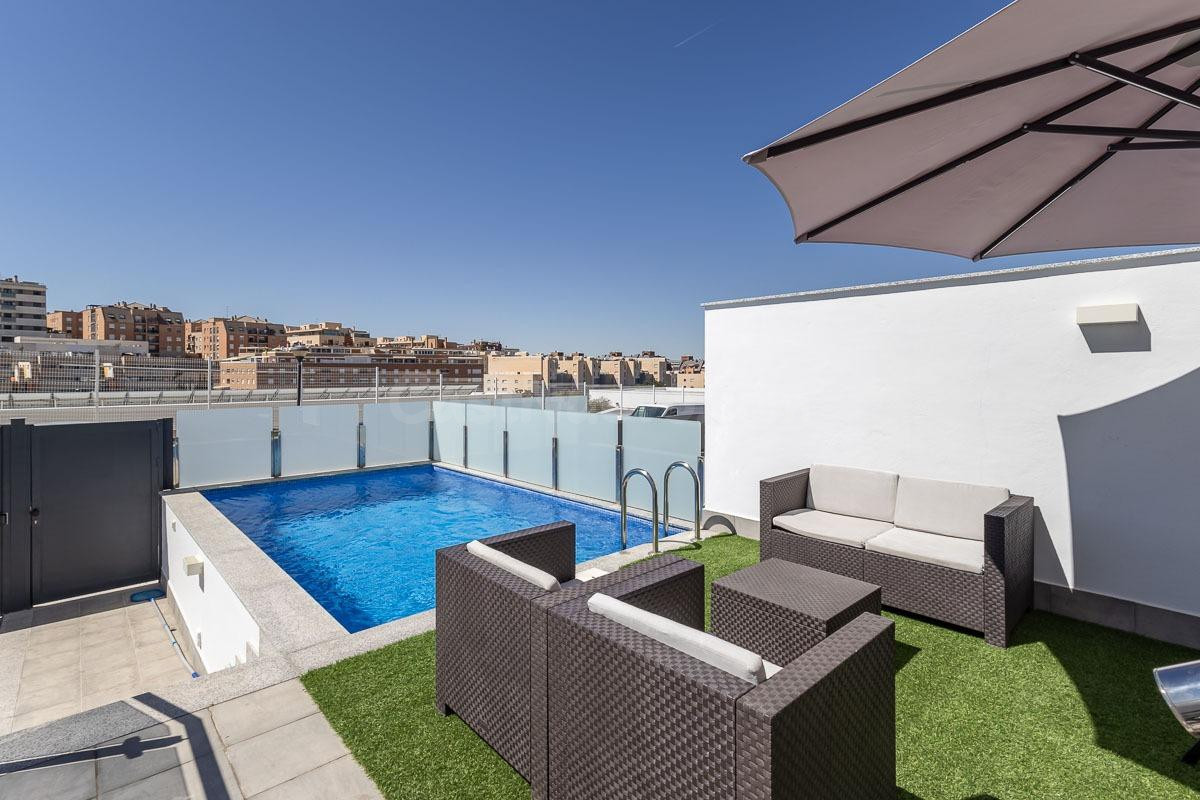 Vivienda de lujo en Urbanización SERRALLO HILLS. - foto 2
