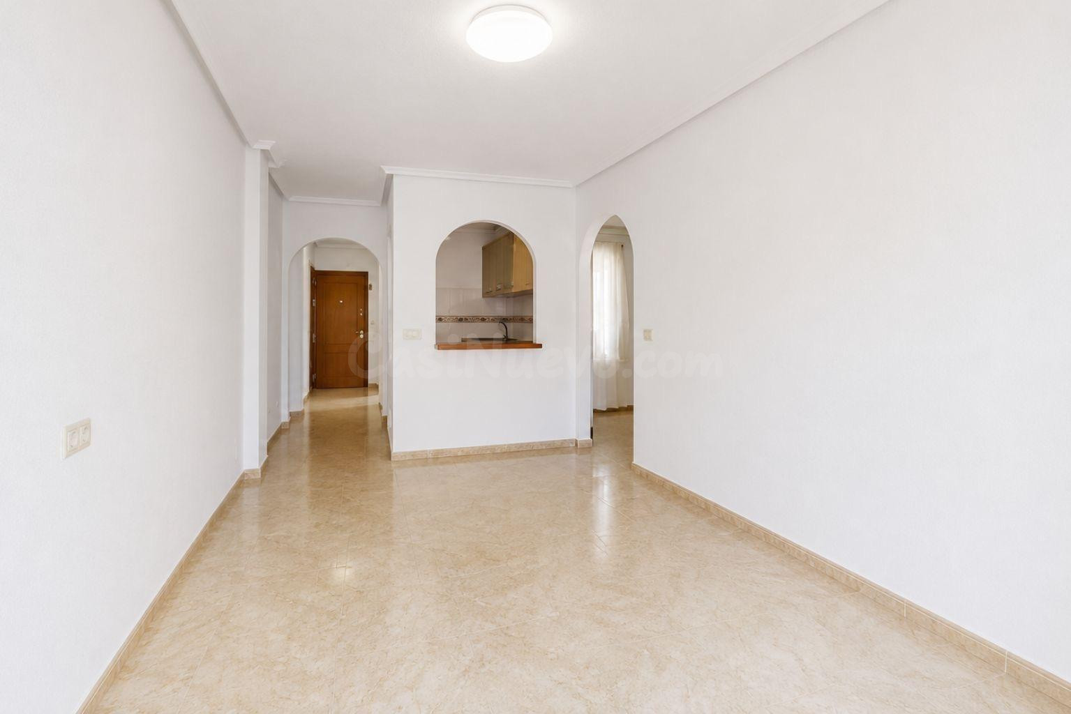 Ático luminoso con piscina comunitaria en el centro de Torre - foto 4