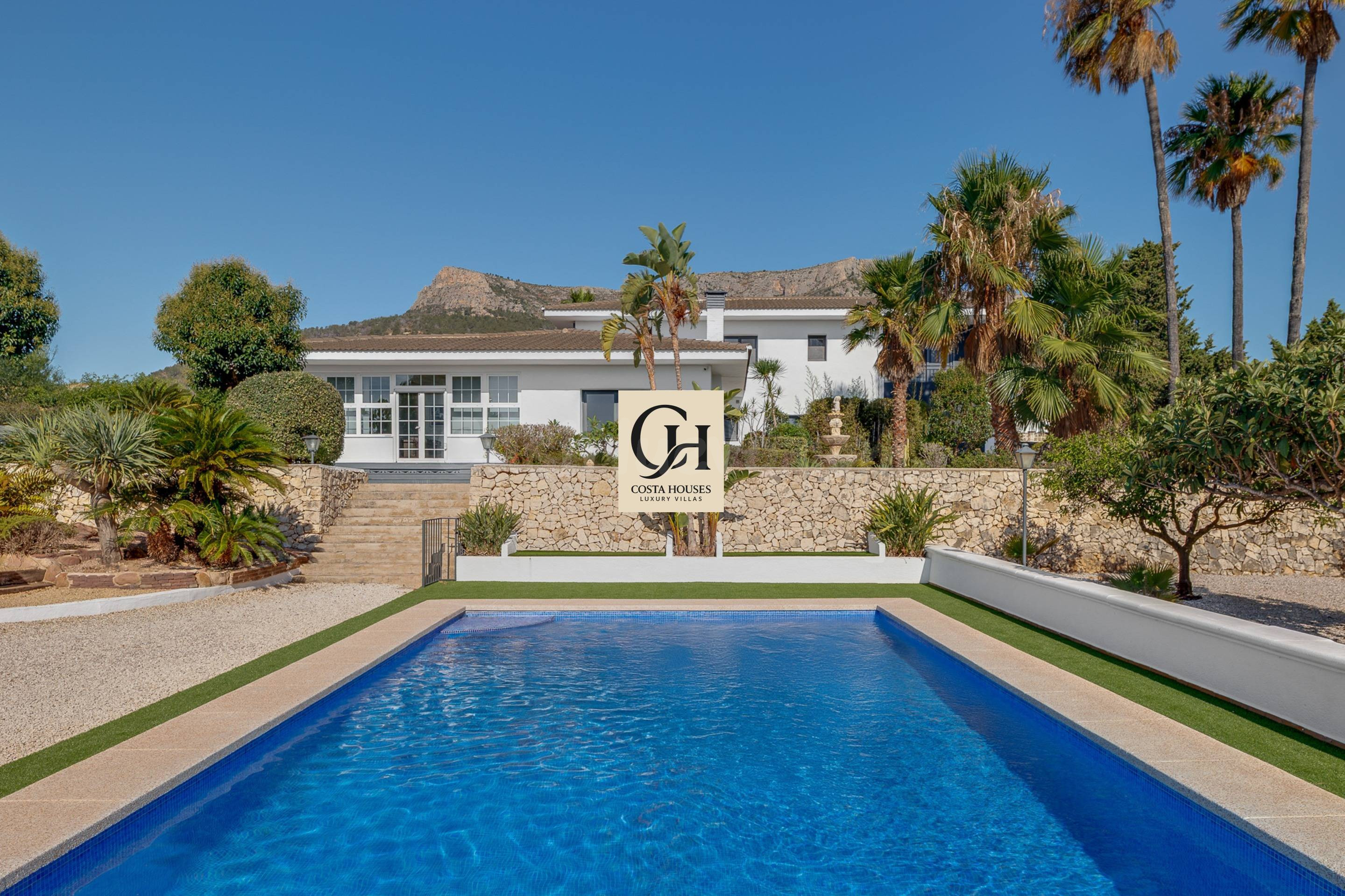VILLA IFACH HORIZON · VILLA MEDITERRÁNEA CON CASA DE INVITAD