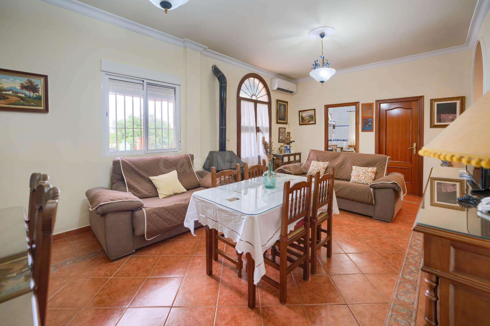 Amplia vivienda con parcela de 2.339 m2 y construcción auxil - foto 2