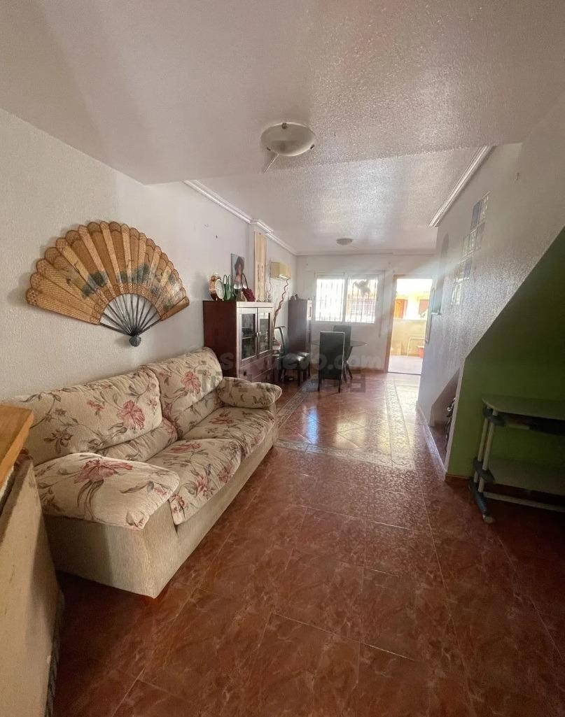 Charming 3-Storey Bungalow for Sale in Playa Flamenca Norte  - foto 3