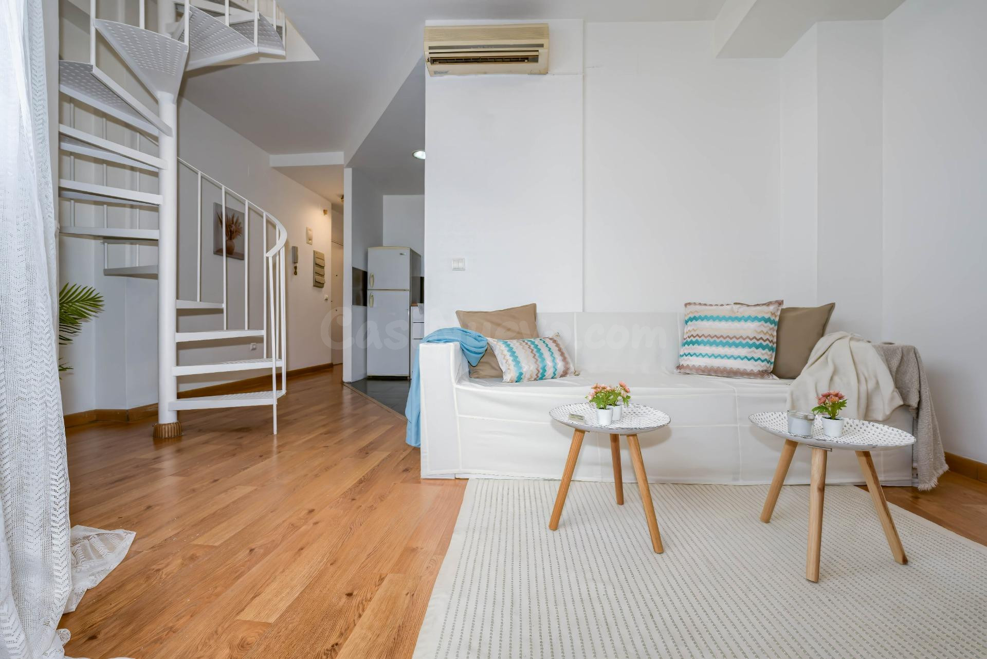 Luz, terraza y comodidad: tu ático dúplex en Sanlúcar