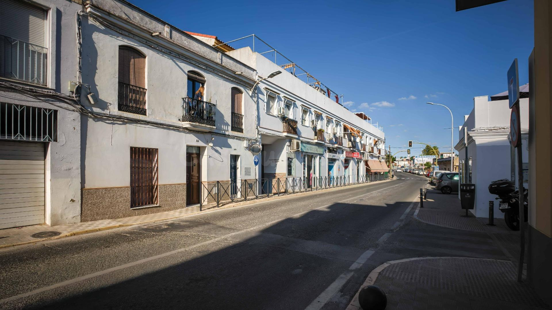 Luz, terraza y comodidad: tu ático dúplex en Sanlúcar - foto 2