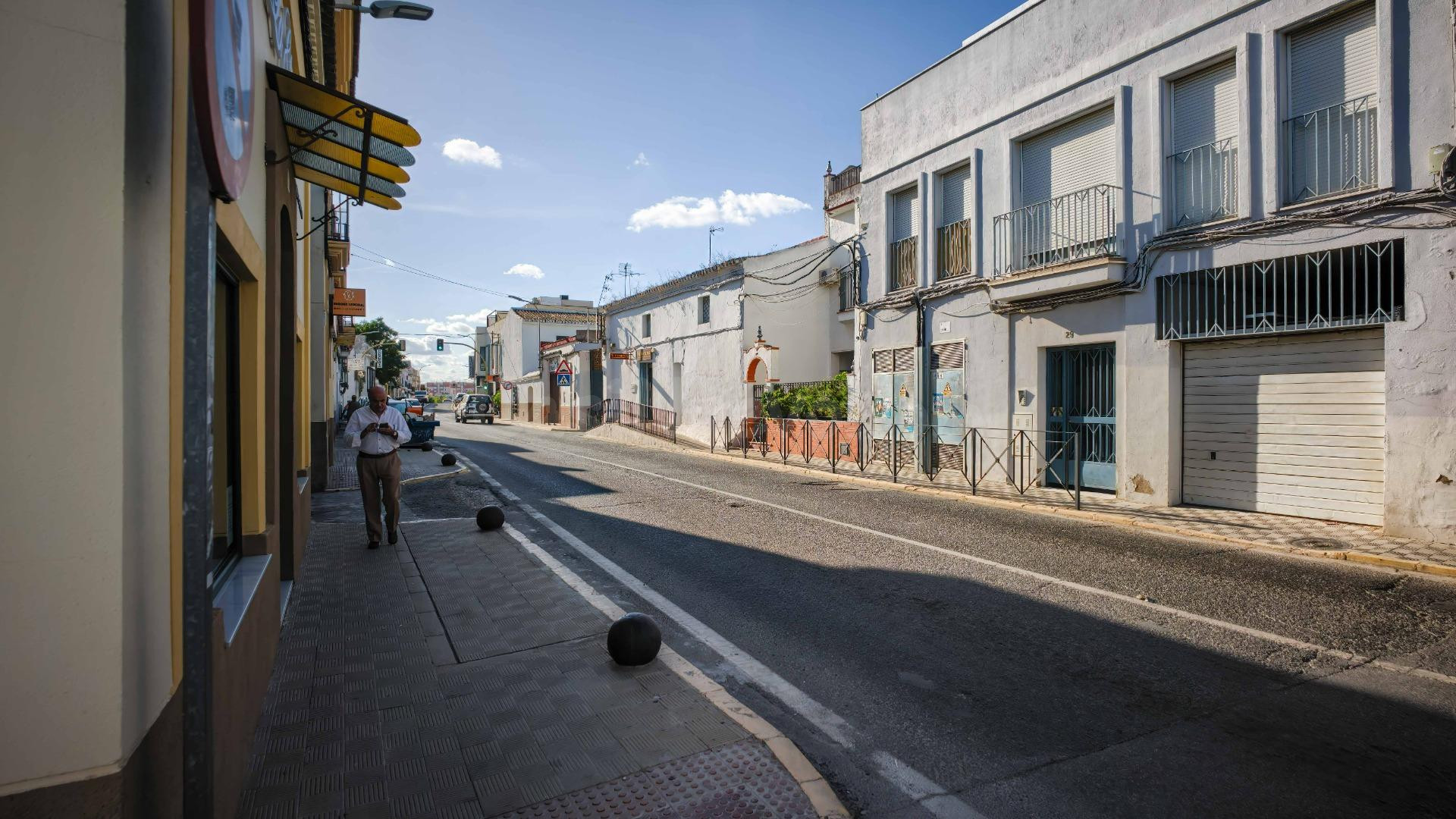 Luz, terraza y comodidad: tu ático dúplex en Sanlúcar - foto 4