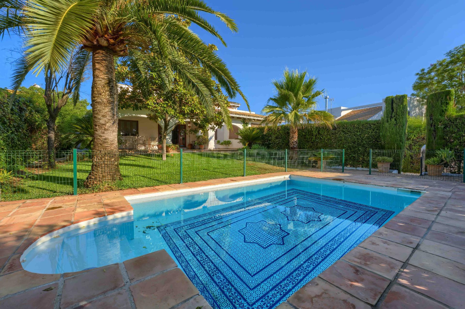 EXCLUSIVA VILLA,TOMARES (LAS ALMENAS)