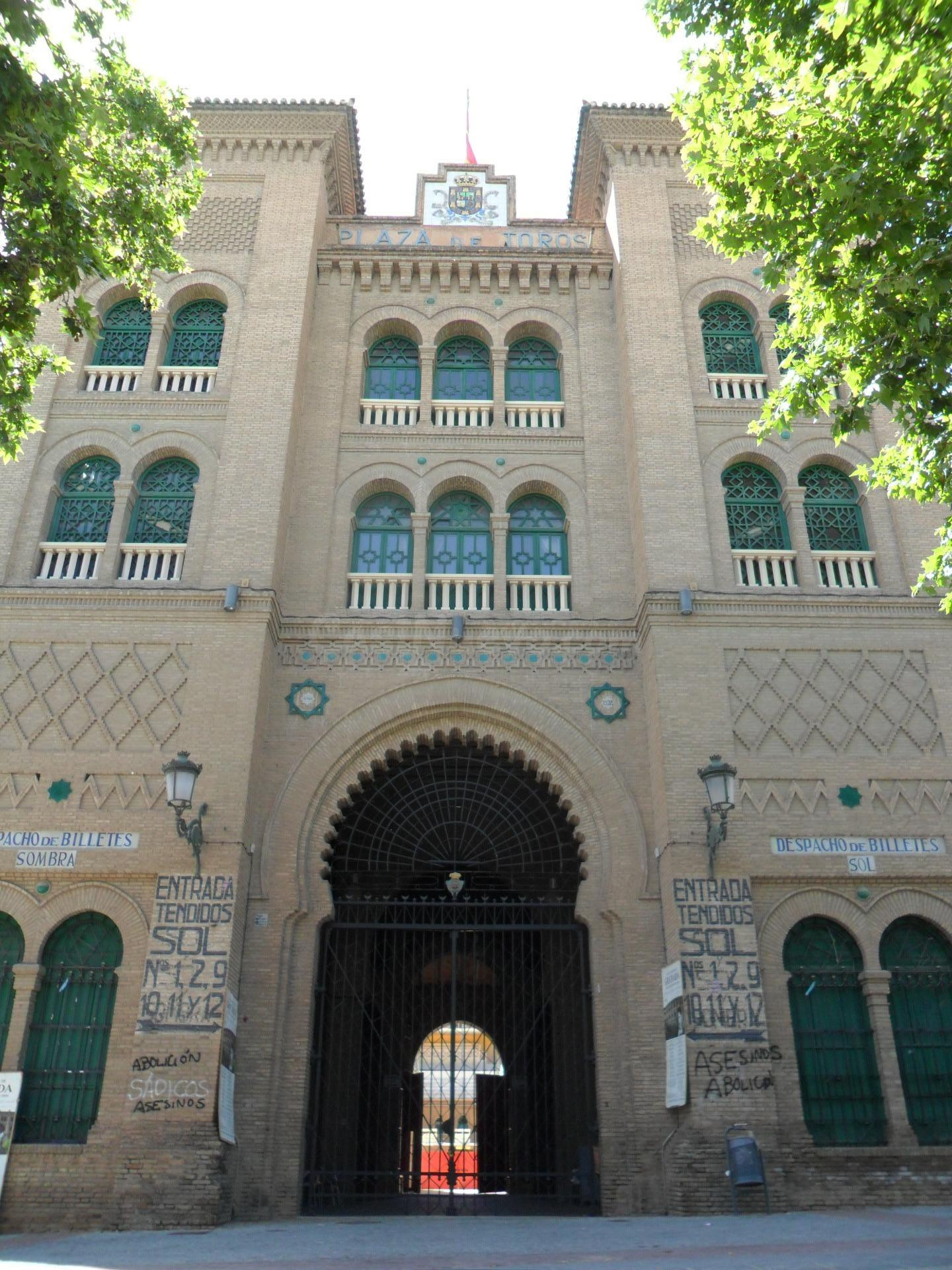 PISAZO EN PLAZA DE TOROS , SOLAMENTE PARA ESTUDIANTES - foto 2
