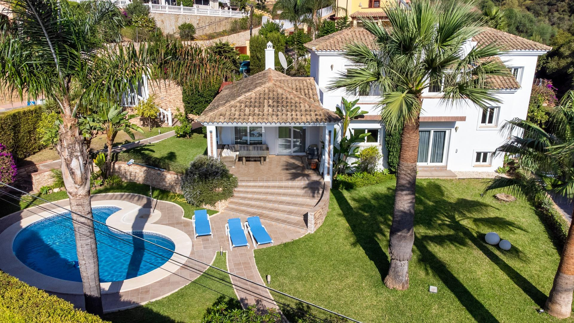 Villa de lujo de 4 dormitorios y 5 baños en Elviria, Marbell