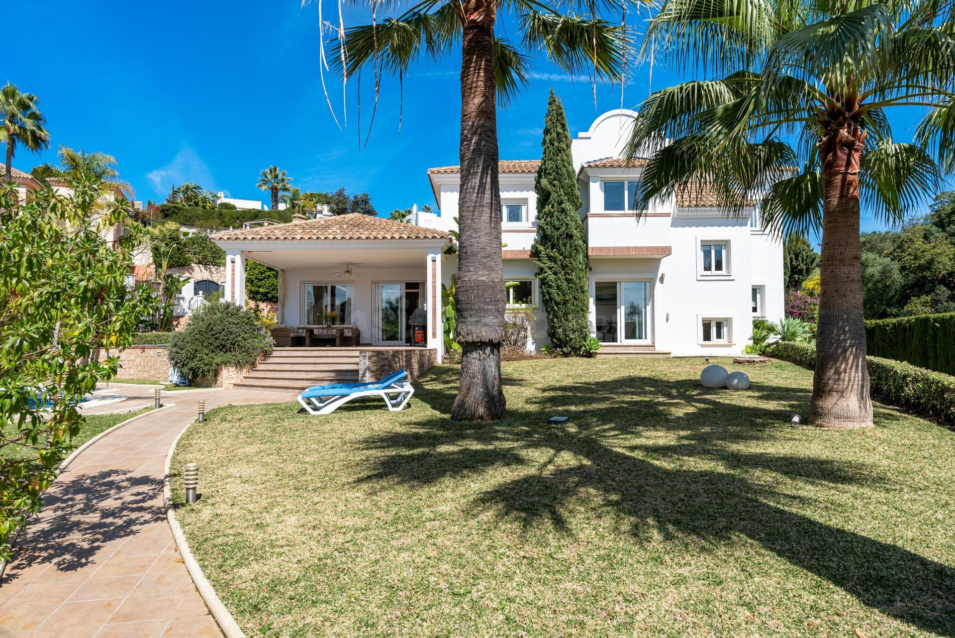 Villa de lujo de 4 dormitorios y 5 baños en Elviria, Marbell - foto 3