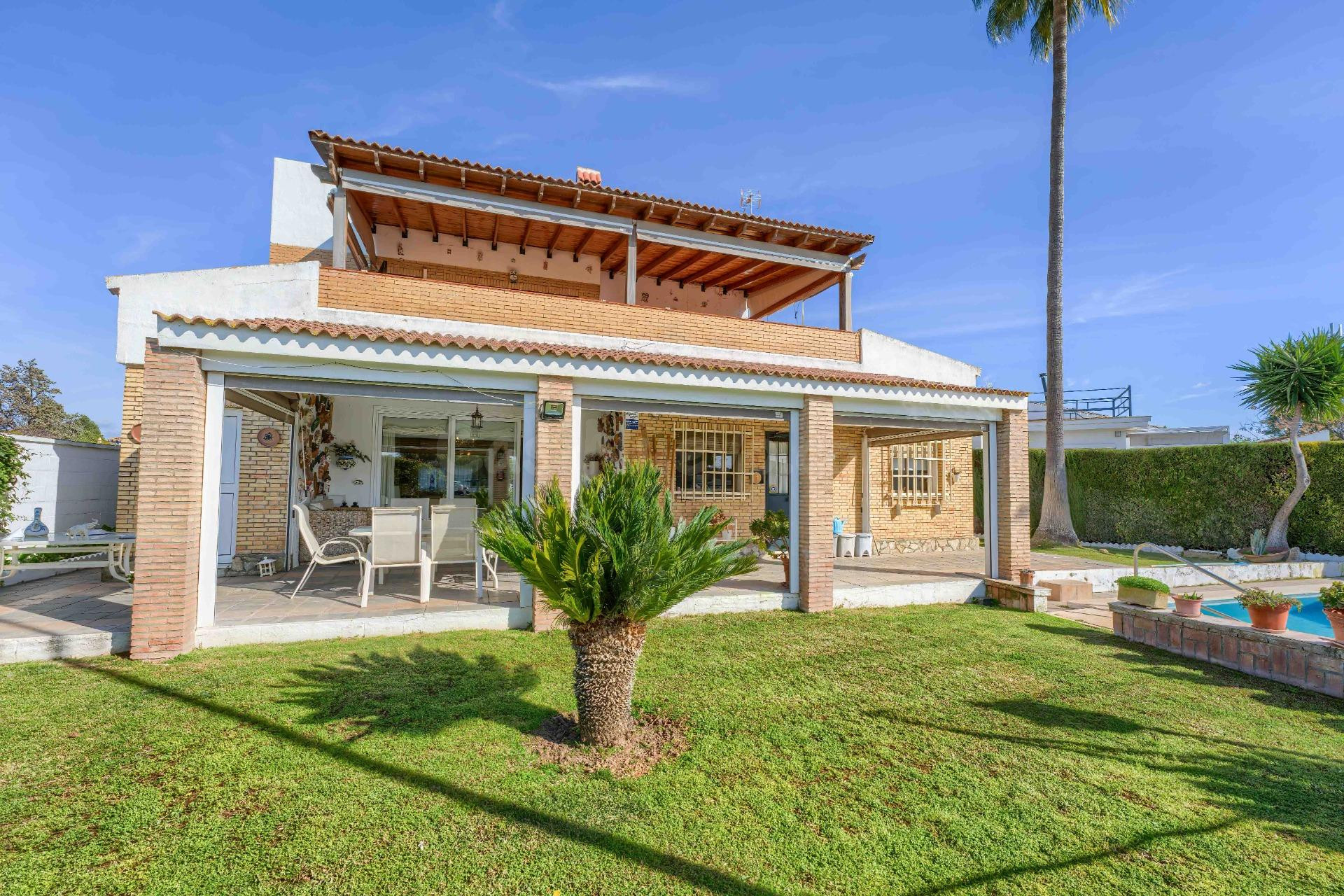 Vivir en Montaraz: chalet con piscina y pista de tenis propi - foto 2