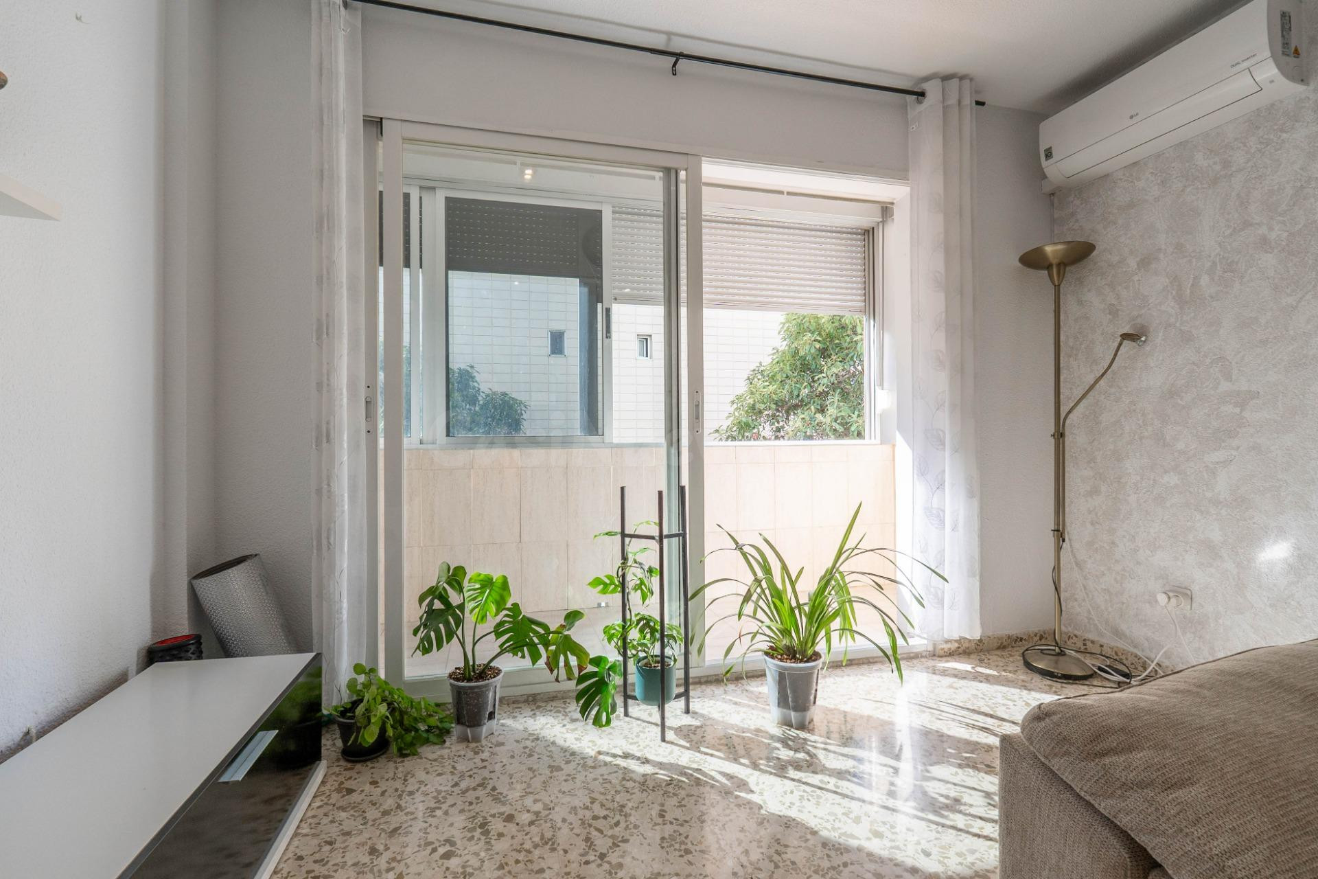 Piso de 3 dormitorios con piscina comunitaria en Maracena - foto 5