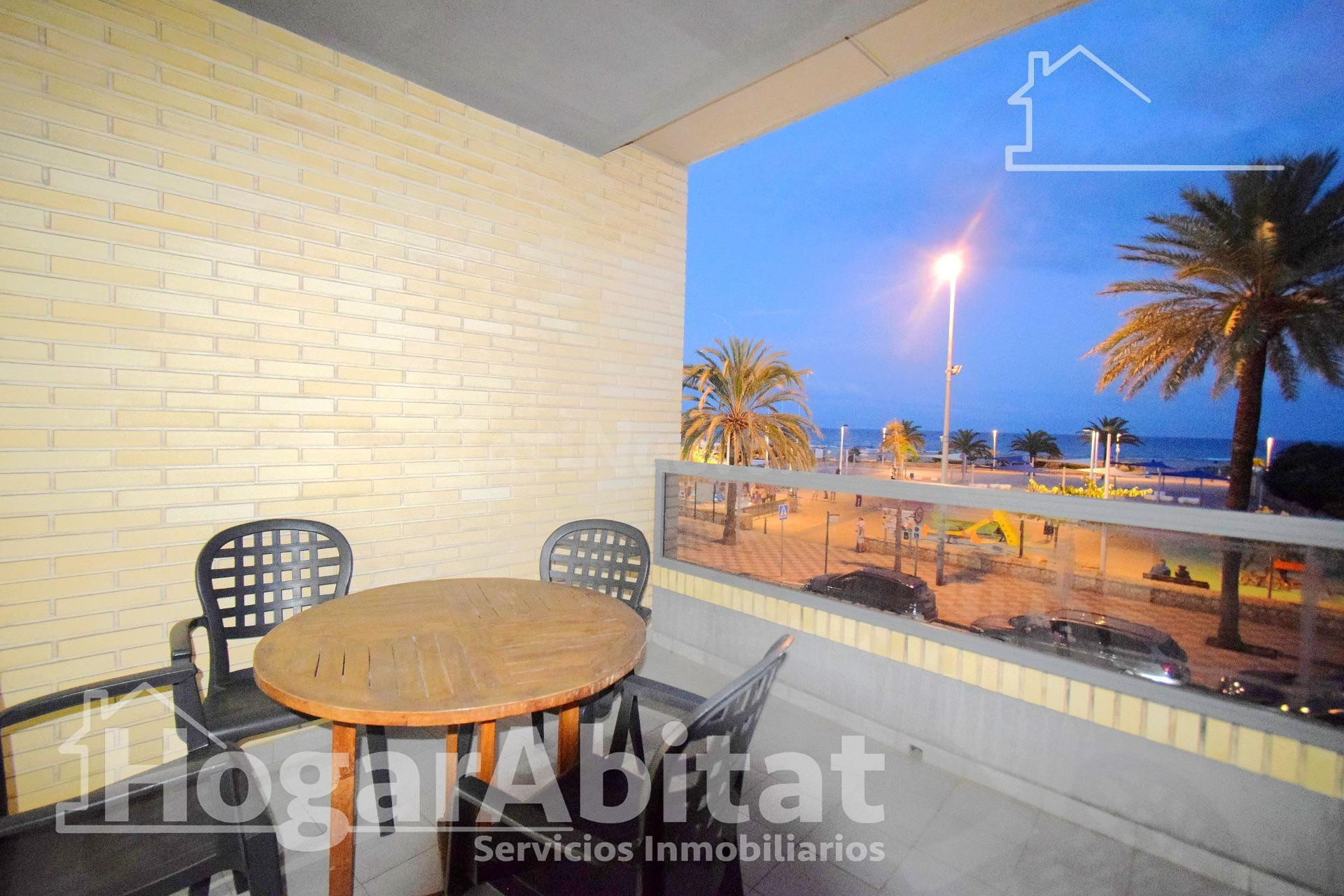 EN PRIMERA LÍNEA DE PLAYA CON TERRAZA, GARAJE Y ASCENSOR