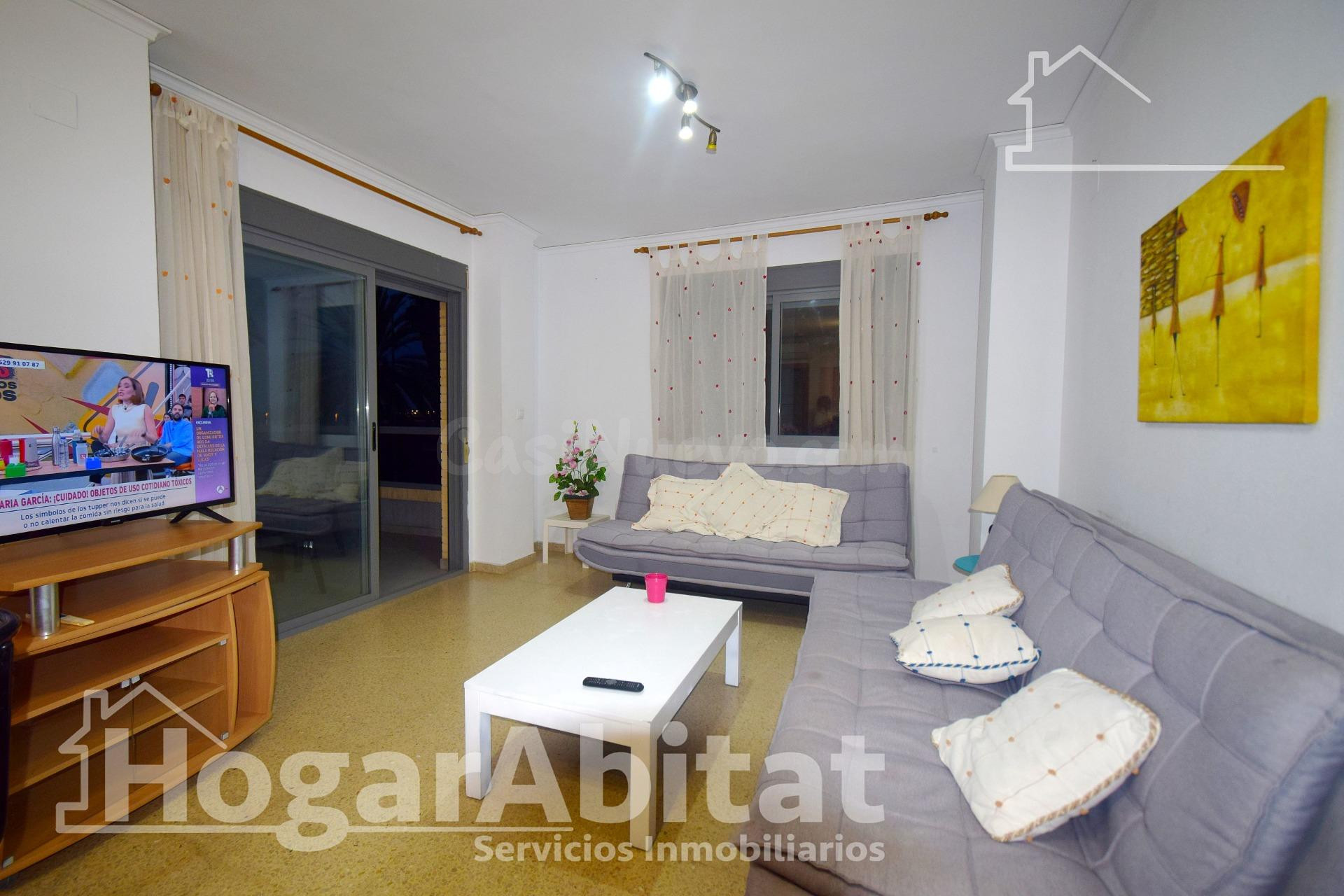 EN PRIMERA LÍNEA DE PLAYA CON TERRAZA, GARAJE Y ASCENSOR - foto 2