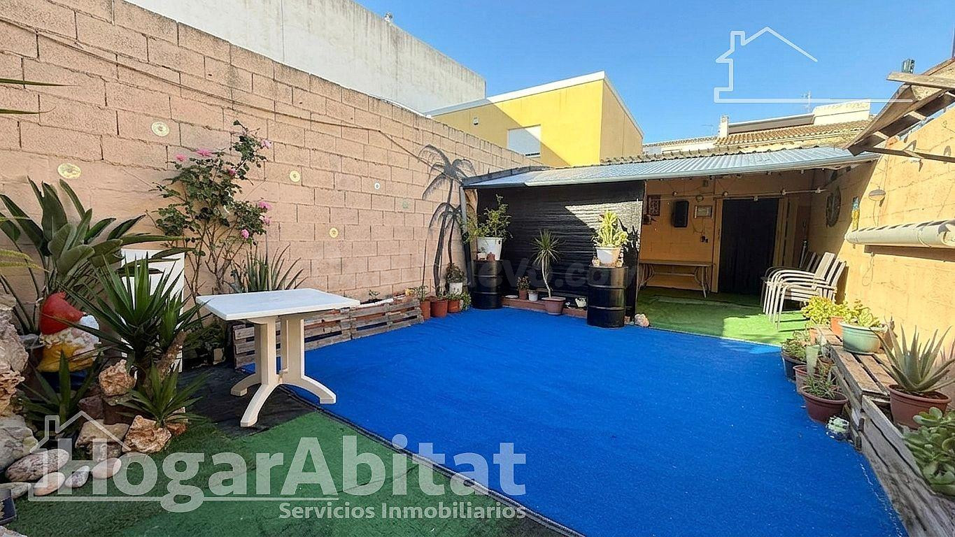AMPLIA Y LUMINOSA CASA CON TERRAZA Y GARAJE