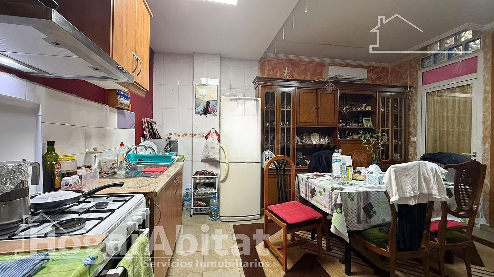 AMPLIA Y LUMINOSA CASA CON TERRAZA Y GARAJE - foto 4