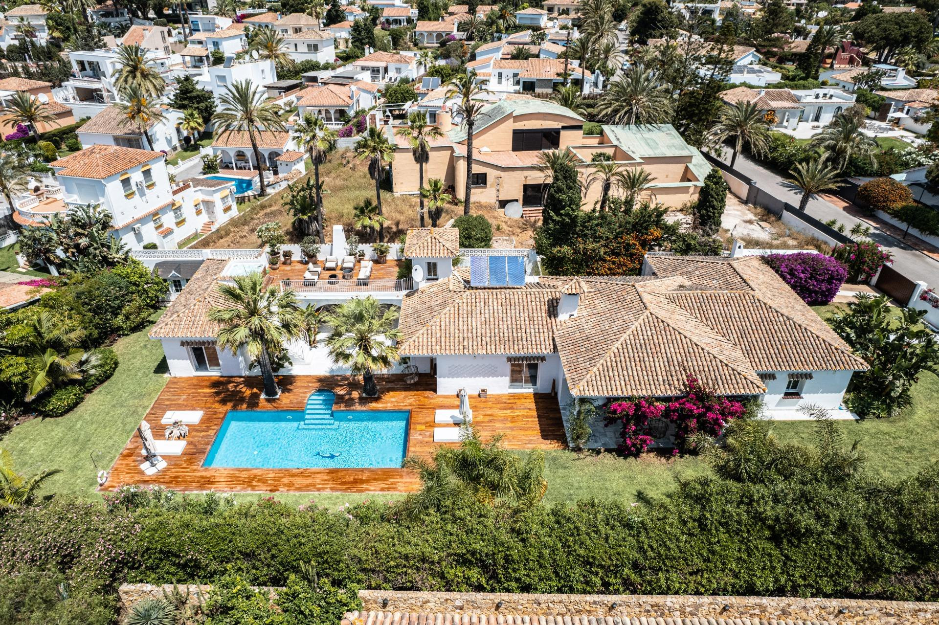 Villa de lujo de  5 dormitorios y 5 baños cerca de la playa. - foto 2