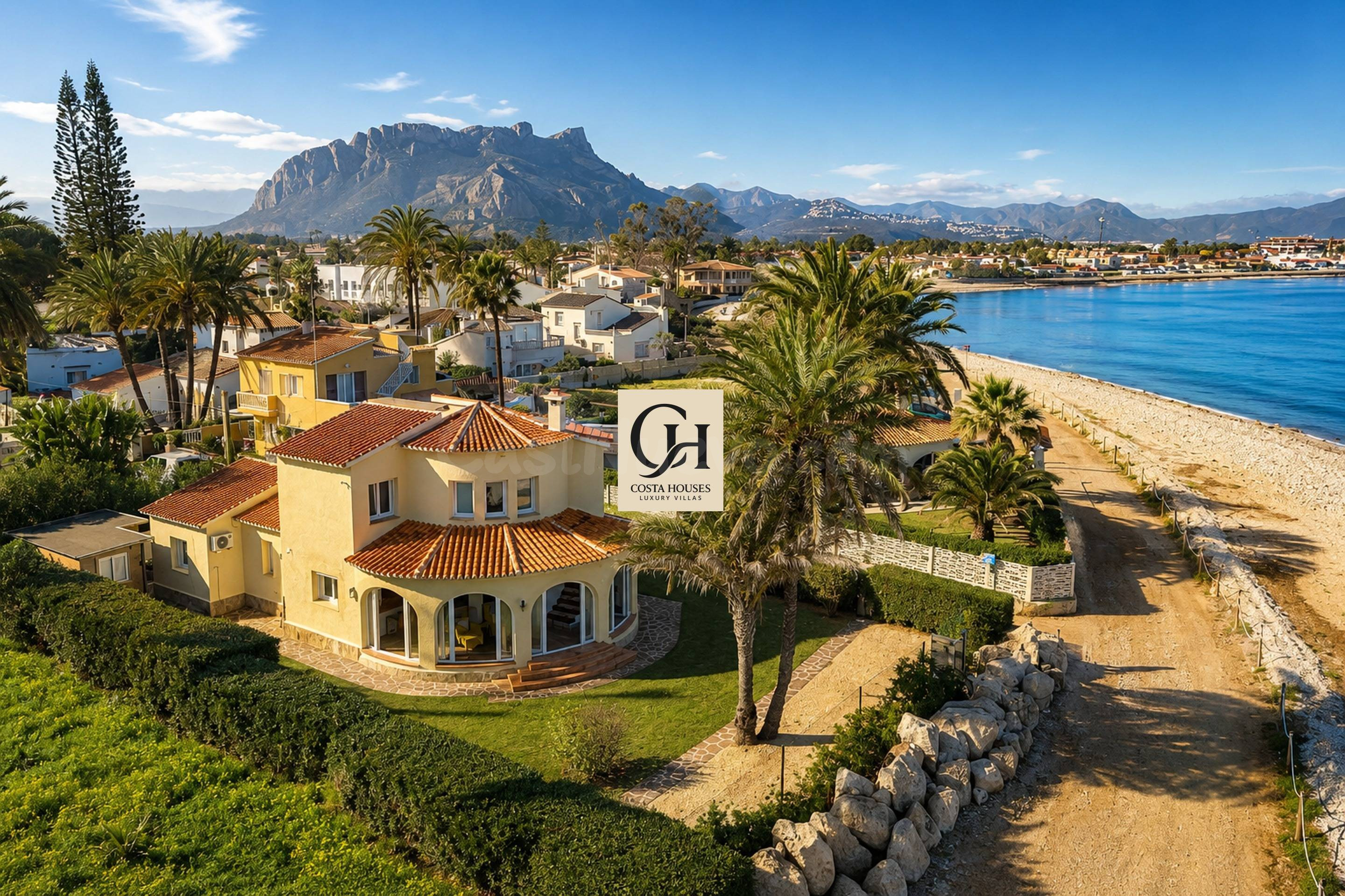 VILLA ALMADRAVA · CALMA MEDITERRÁNEA EN PRIMERA LÍNEA DE MAR