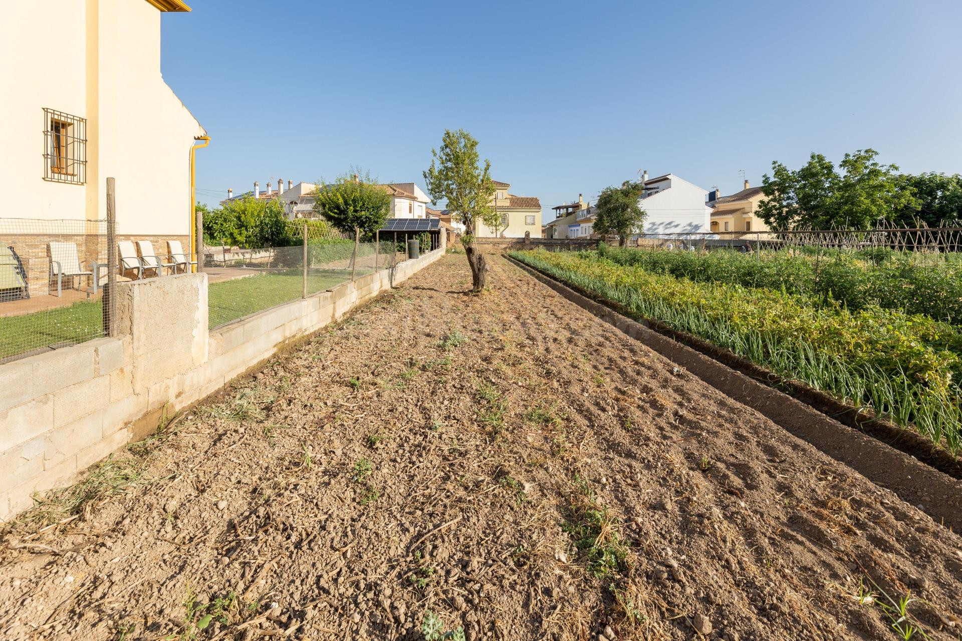 TERRENO URBANO 1060m EN LA ZUBIA - foto 3