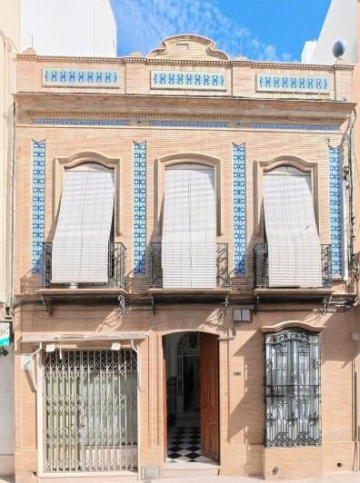 UNA JOYA SEÑORIAL EN EL CORAZÓN DE MORÓN: UNA MISMA PROPIEDA - foto 3