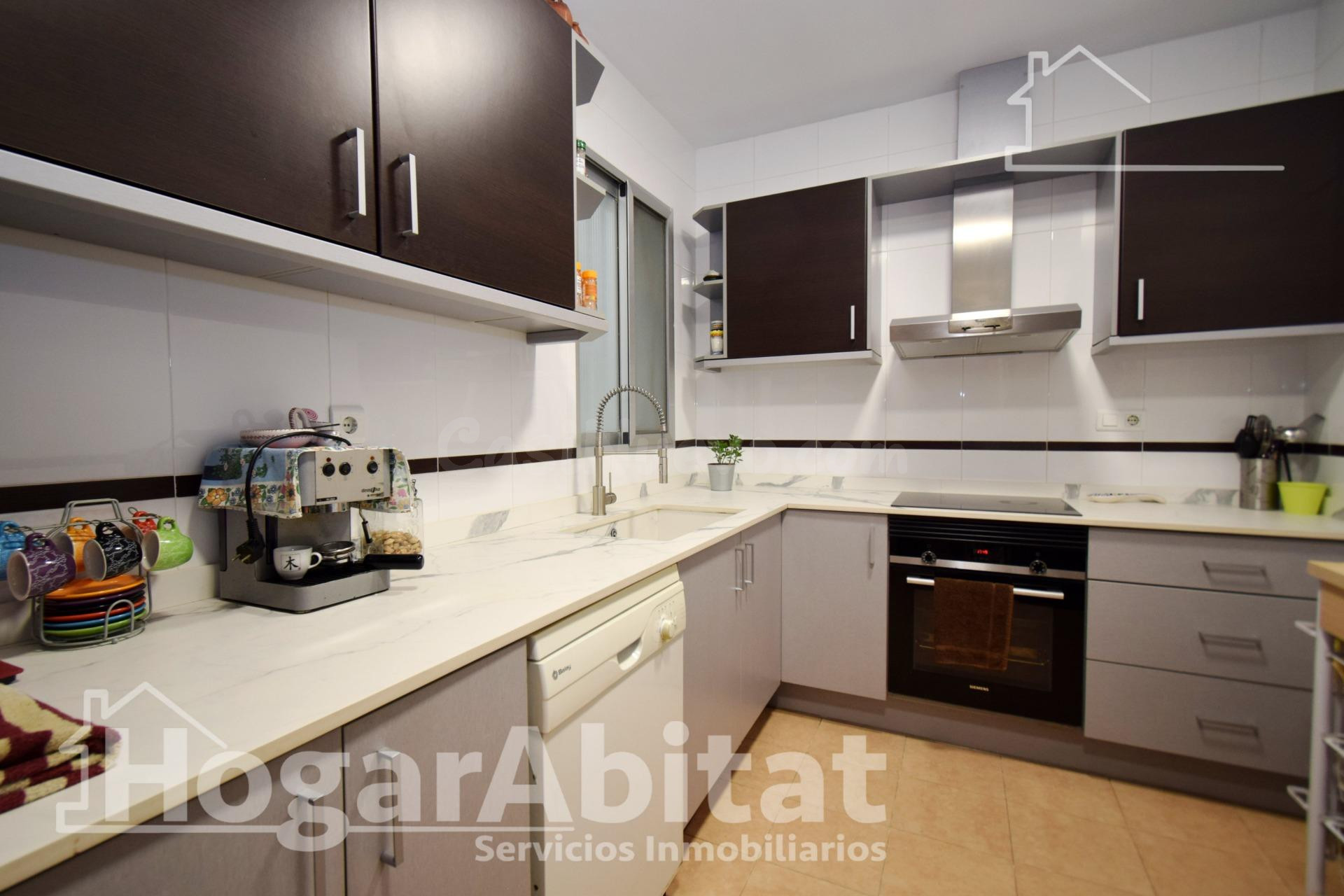 MUY AMPLIO CON TERRAZA, GARAJE Y TRASTERO - foto 4