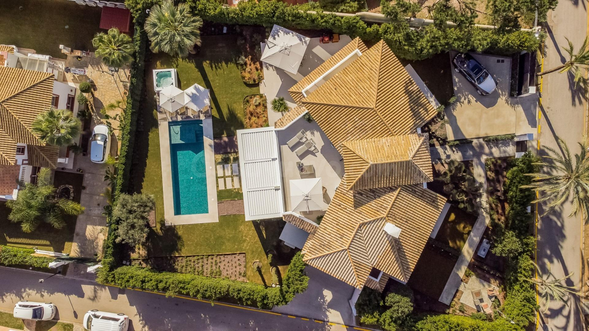 Villa de Lujo de 5 dormitorios y 6 baños en La Reserva de Lo - foto 2
