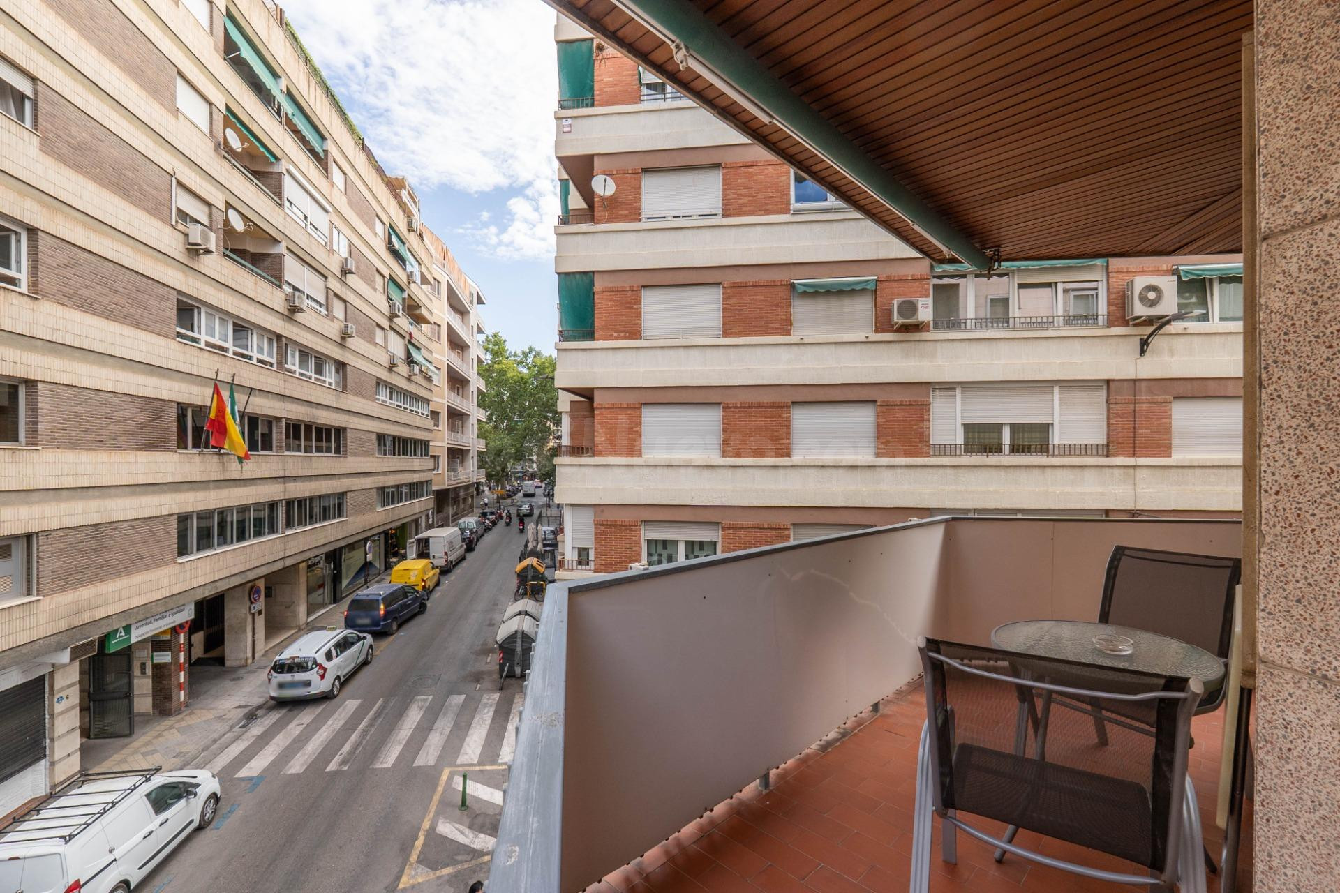 GRAN PISO EN ESQUINA EN CENTRO DE GRANADA. GARAJE (opcional) - foto 4