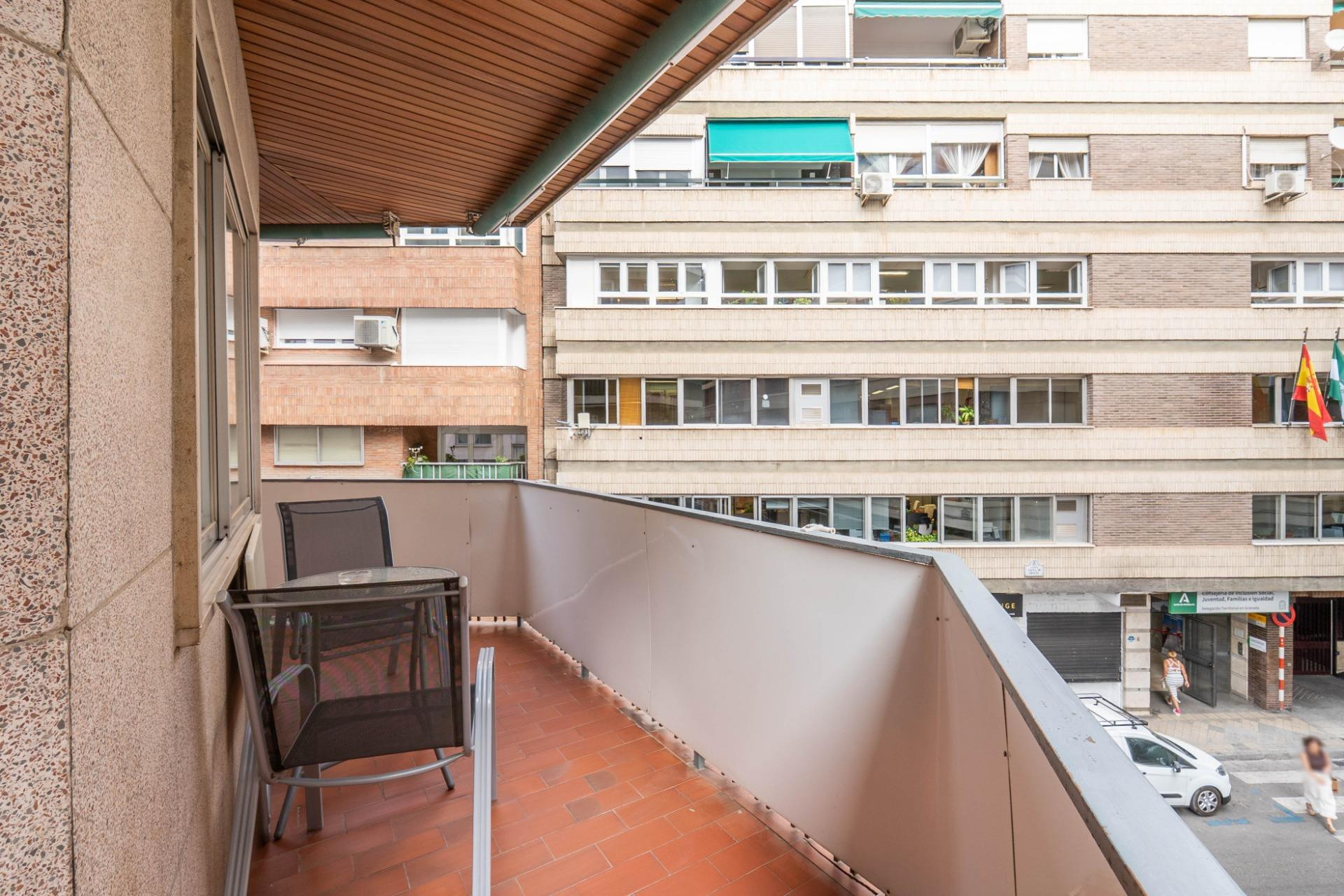 GRAN PISO EN ESQUINA EN CENTRO DE GRANADA. GARAJE (opcional) - foto 5