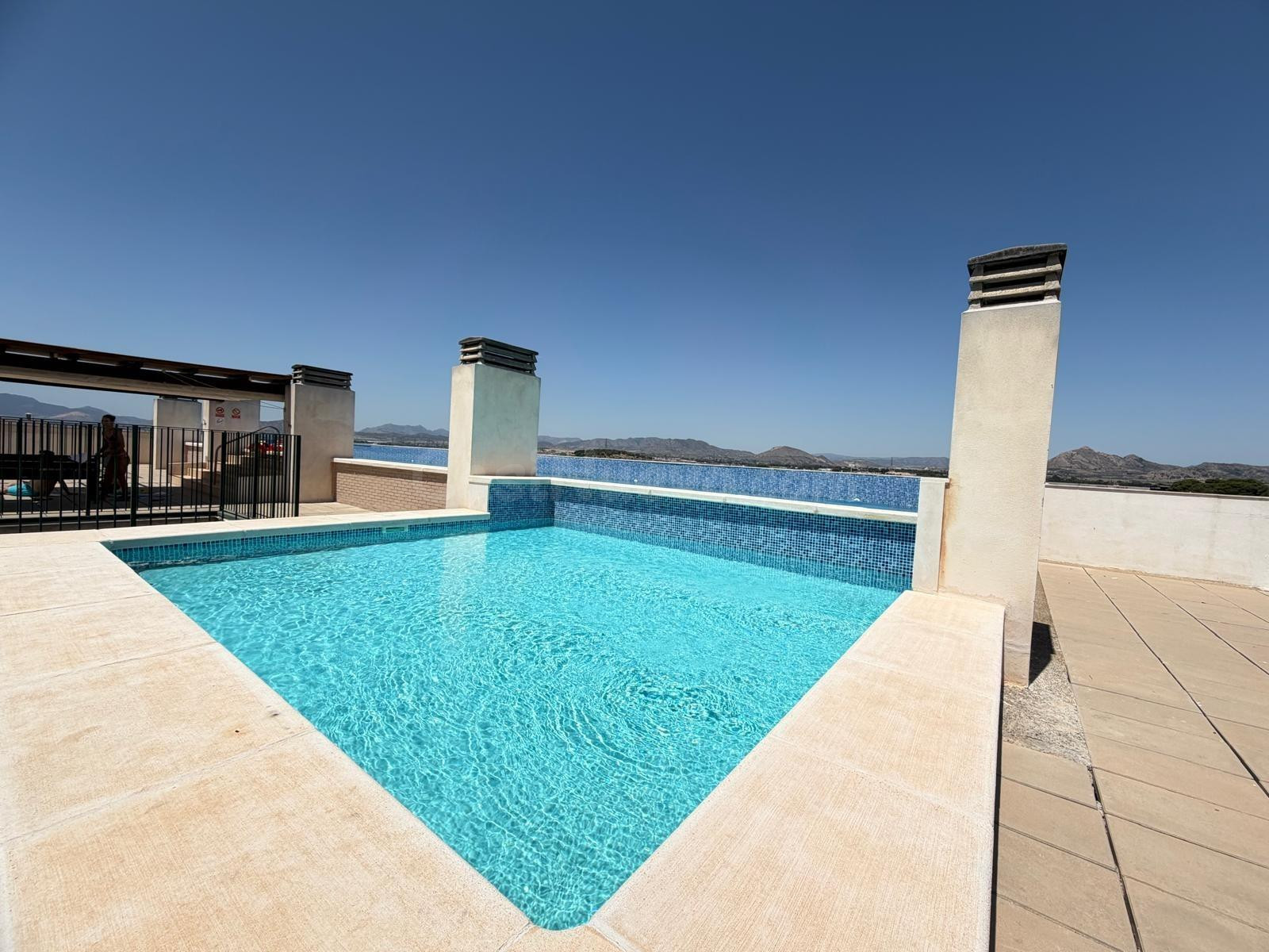 Amplia vivienda con piscina, garaje, trastero y espectacular - foto 3