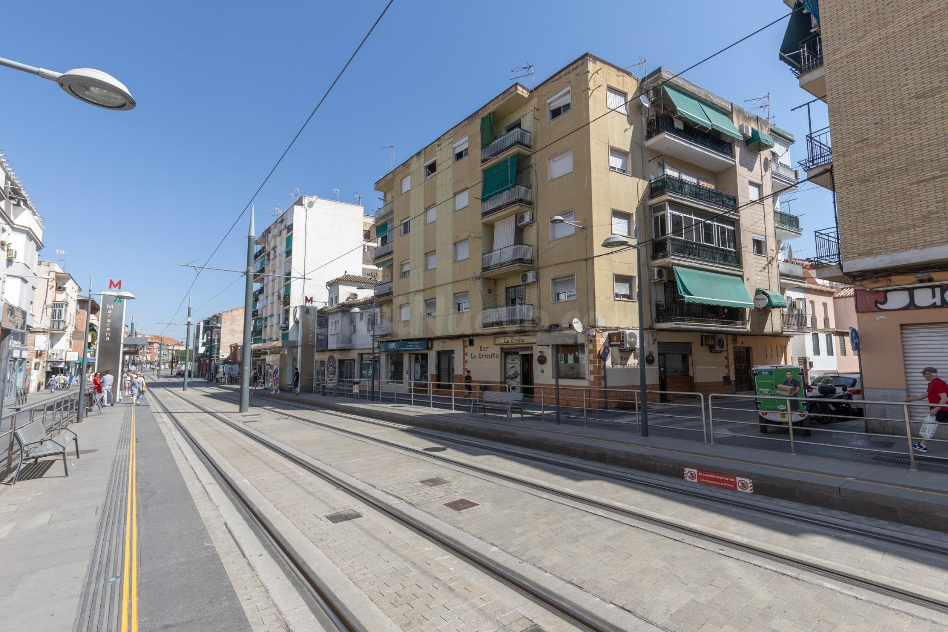 Plaza de garaje amplia en Maracena, con fácil acceso y junto - foto 3