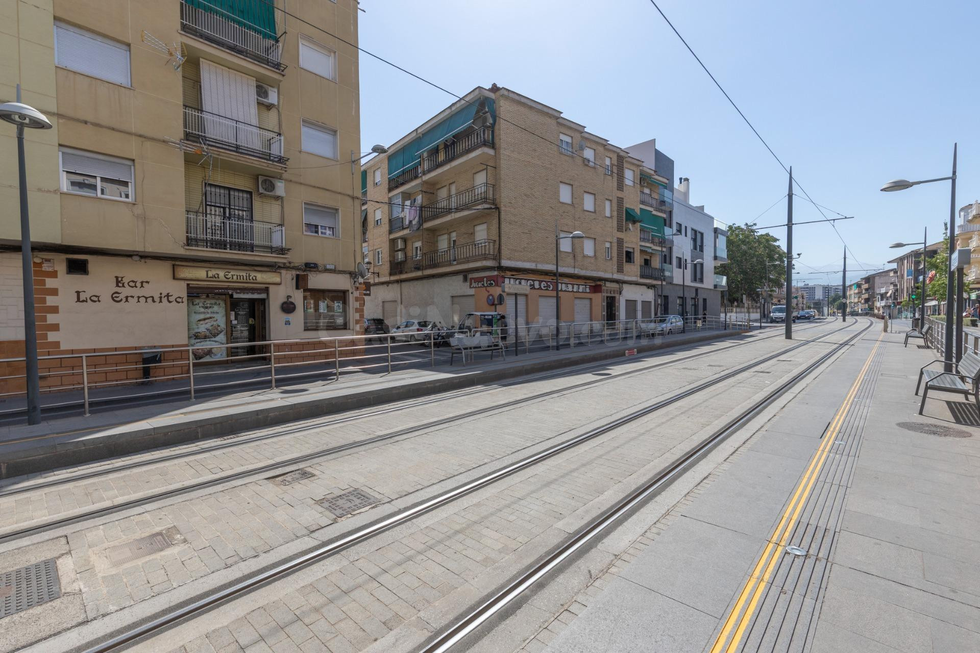 Plaza de garaje amplia en Maracena, con fácil acceso y junto - foto 4