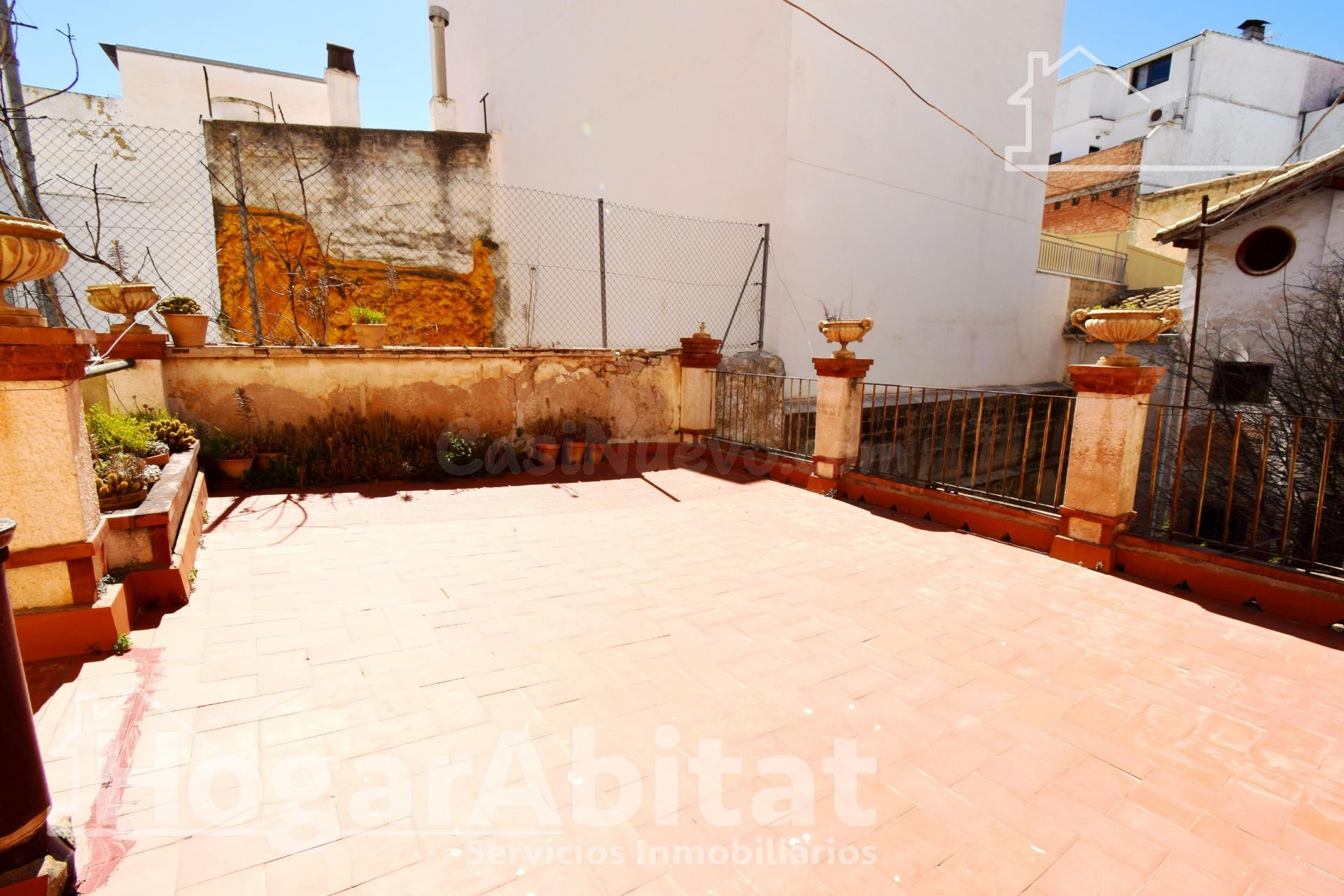 ¡OPORTUNIDAD DE INVERSIÓN! AMPLIA CASA CON GRAN TERRAZA Y BA - foto 4