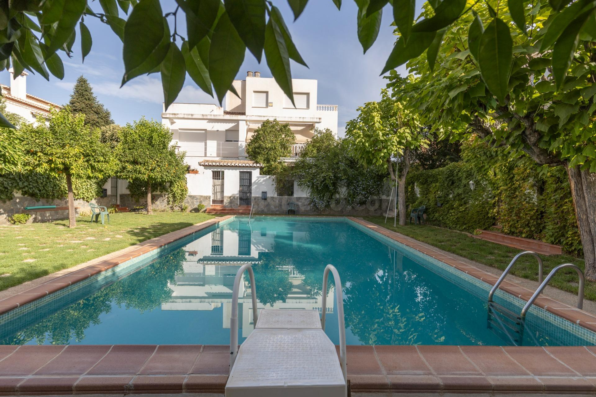 Exclusiva vivienda con piscina en la zona del Serrallo con p - foto 2