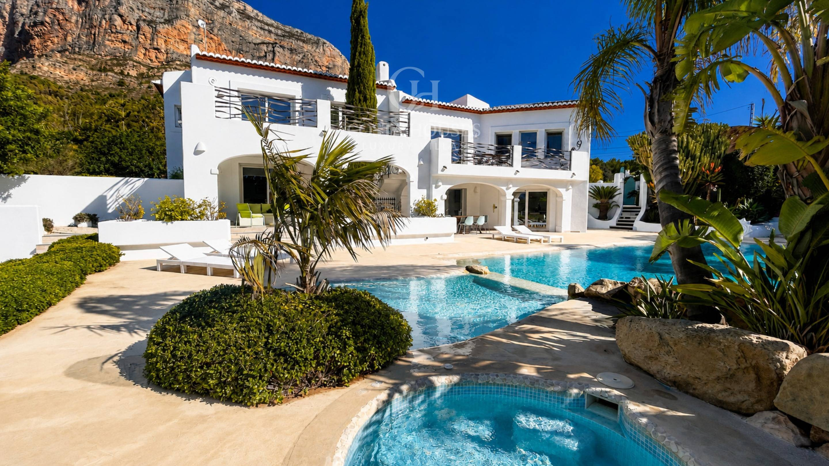 VILLA SOLANA · ARQUITECTURA BLANCA ENTRE JARDINES Y MONTGO - foto 4