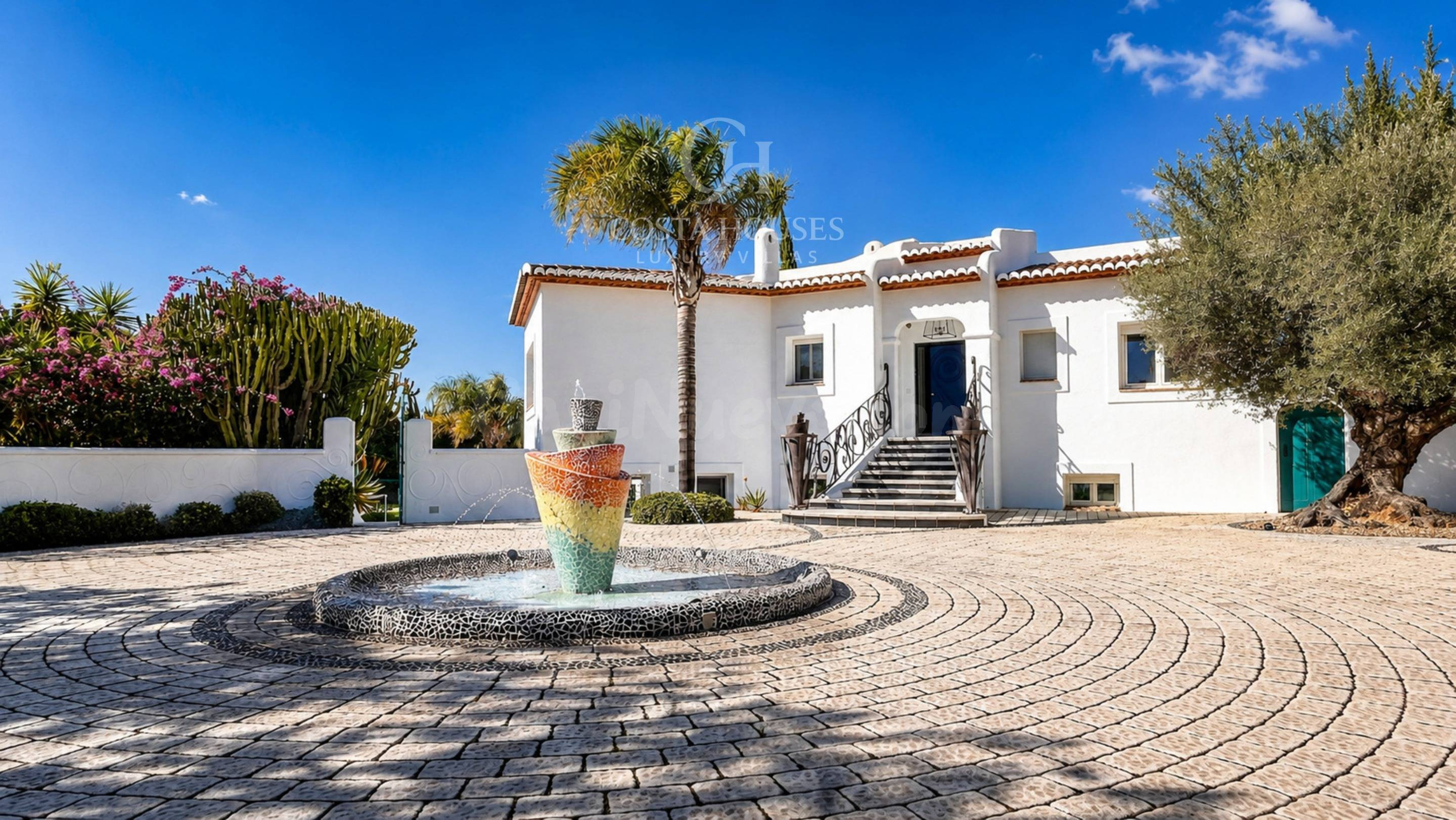 VILLA SOLANA · ARQUITECTURA BLANCA ENTRE JARDINES Y MONTGO - foto 5
