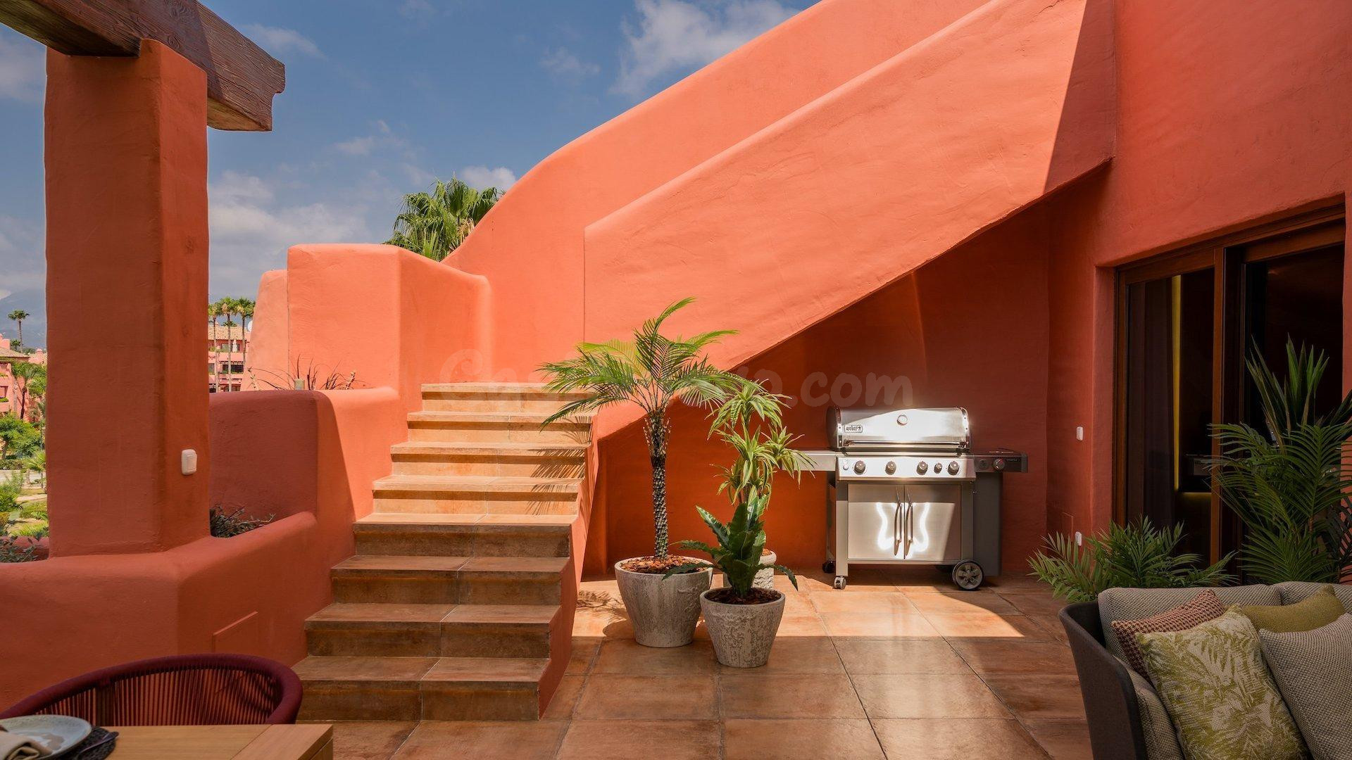 Ático dúplex de 4 dormitorios y 4 baños en primera línea de  - foto 4