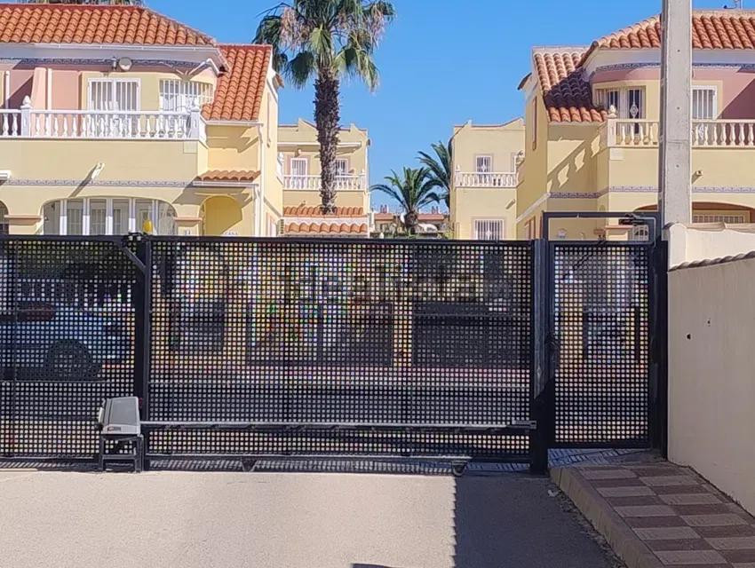 Casa o chalet en venta en Playa Flamenca - foto 2