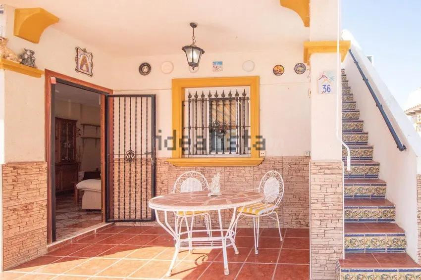 Chalet adosado en venta en Calle Caliza, 2 - foto 2